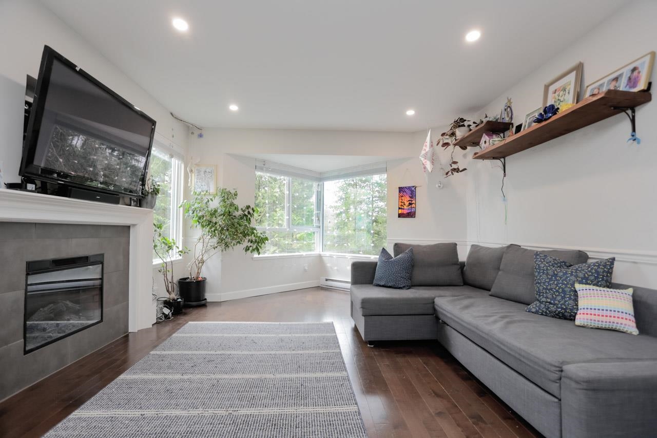 221 1215 LANSDOWNE DRIVE, R3153245, BC,