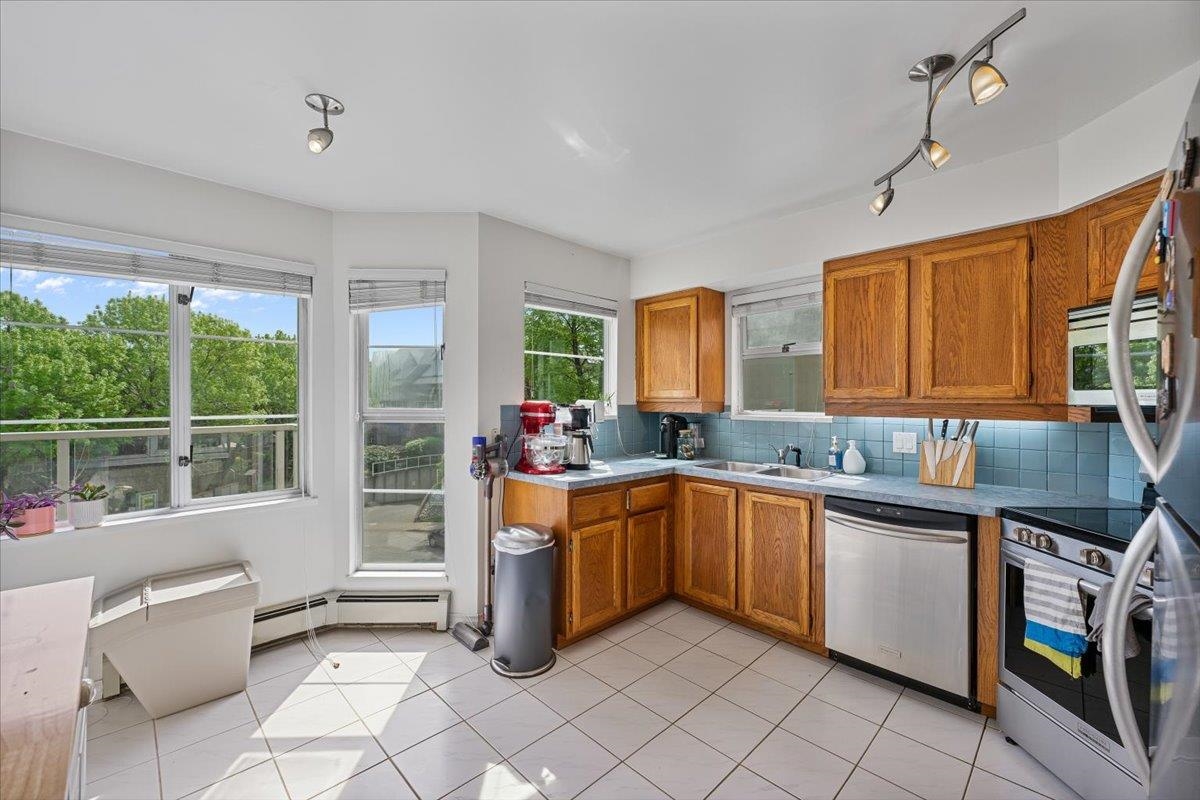 313 12 K DE K COURT, R3153347, BC,