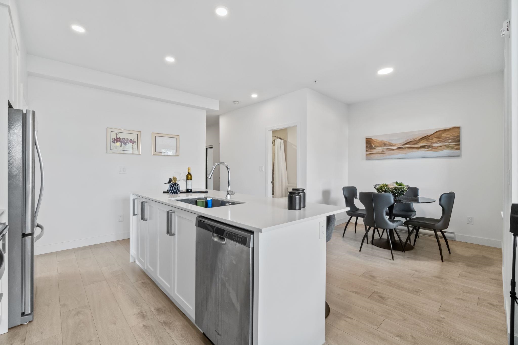 301 808 GAUTHIER AVENUE, R3153354, BC,