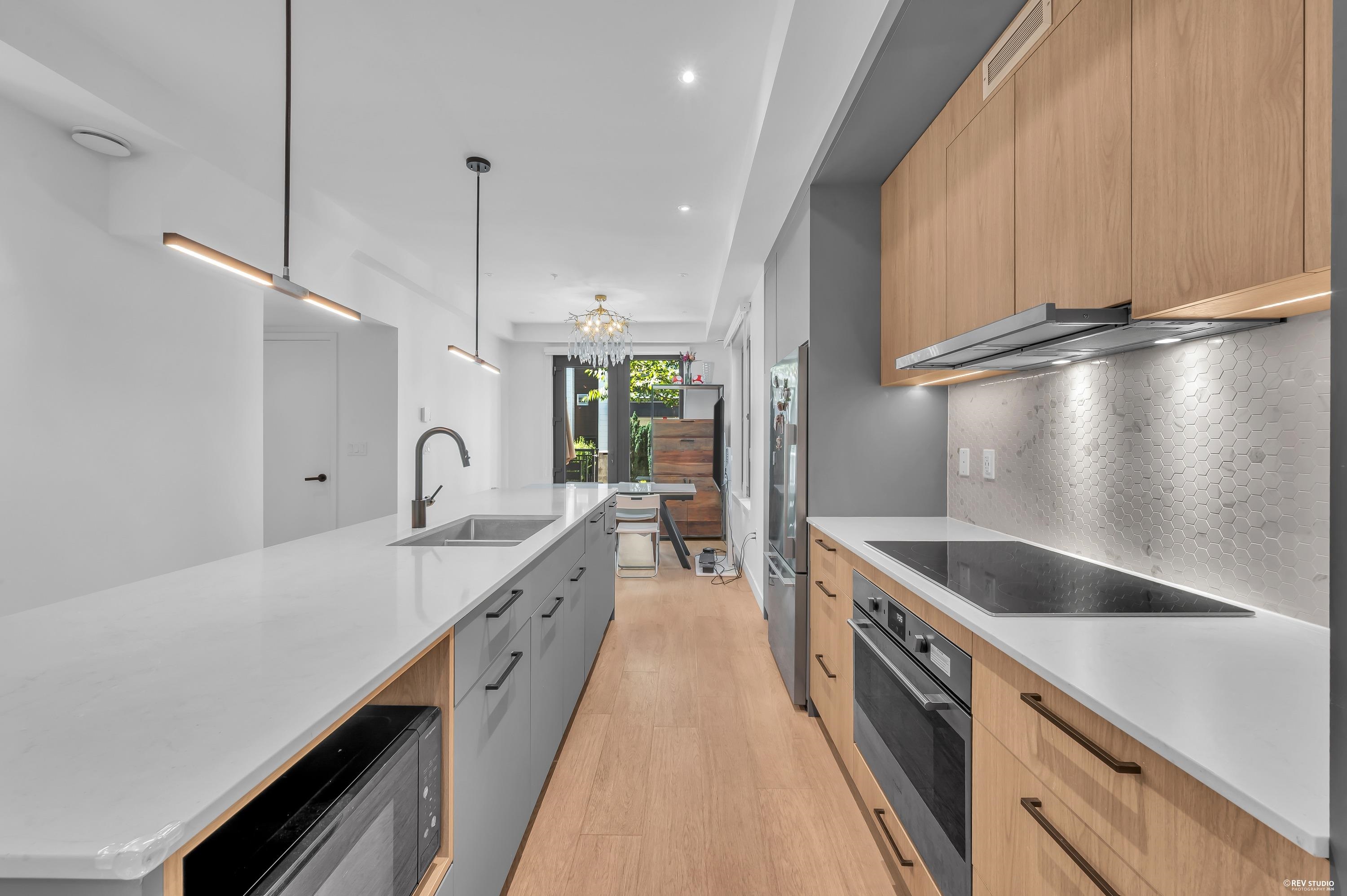 404 606 FOSTER AVENUE, R3153441, BC,