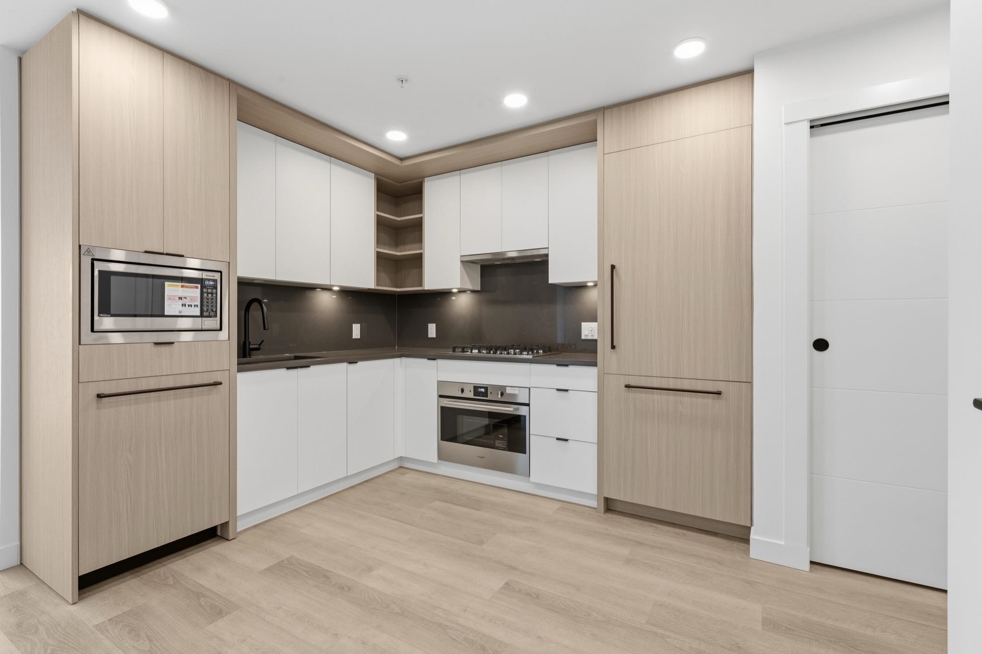 403 2268 BROADWAY, R3153527, BC,