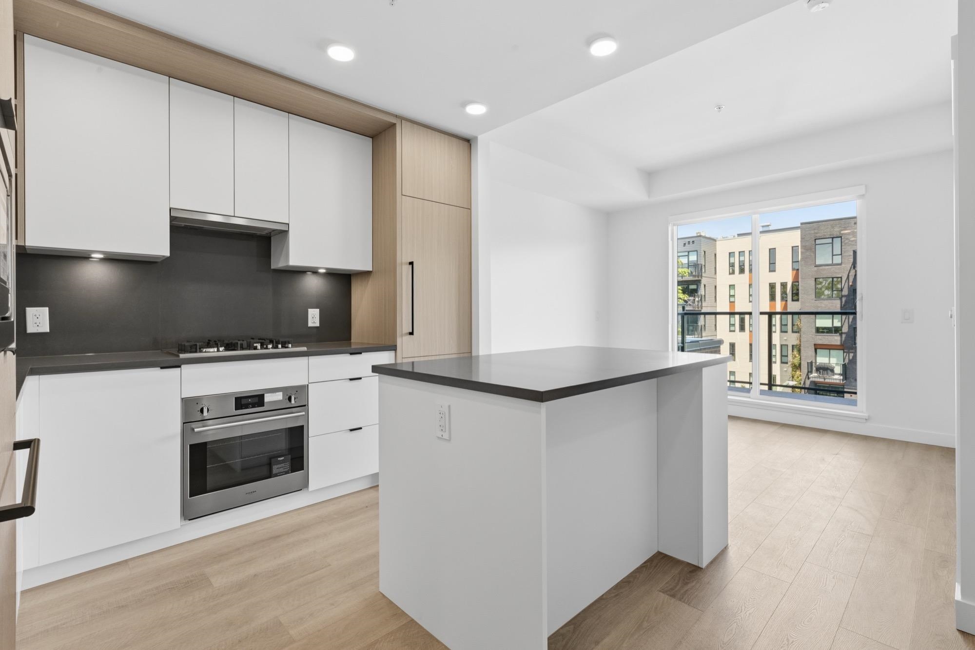 404 2268 BROADWAY, R3153544, BC,