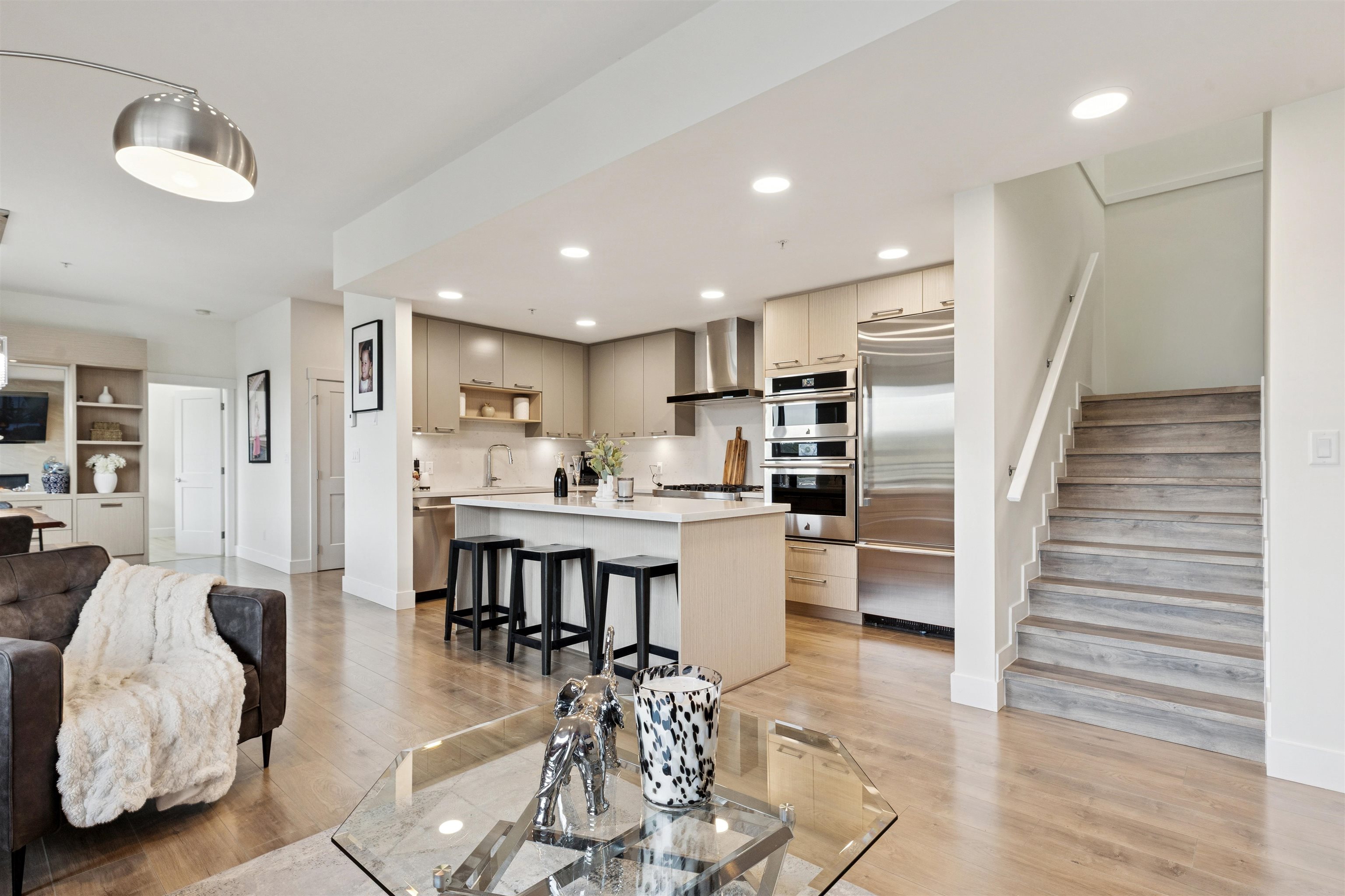 501 14022 NORTH BLUFF ROAD, R3153583, BC,