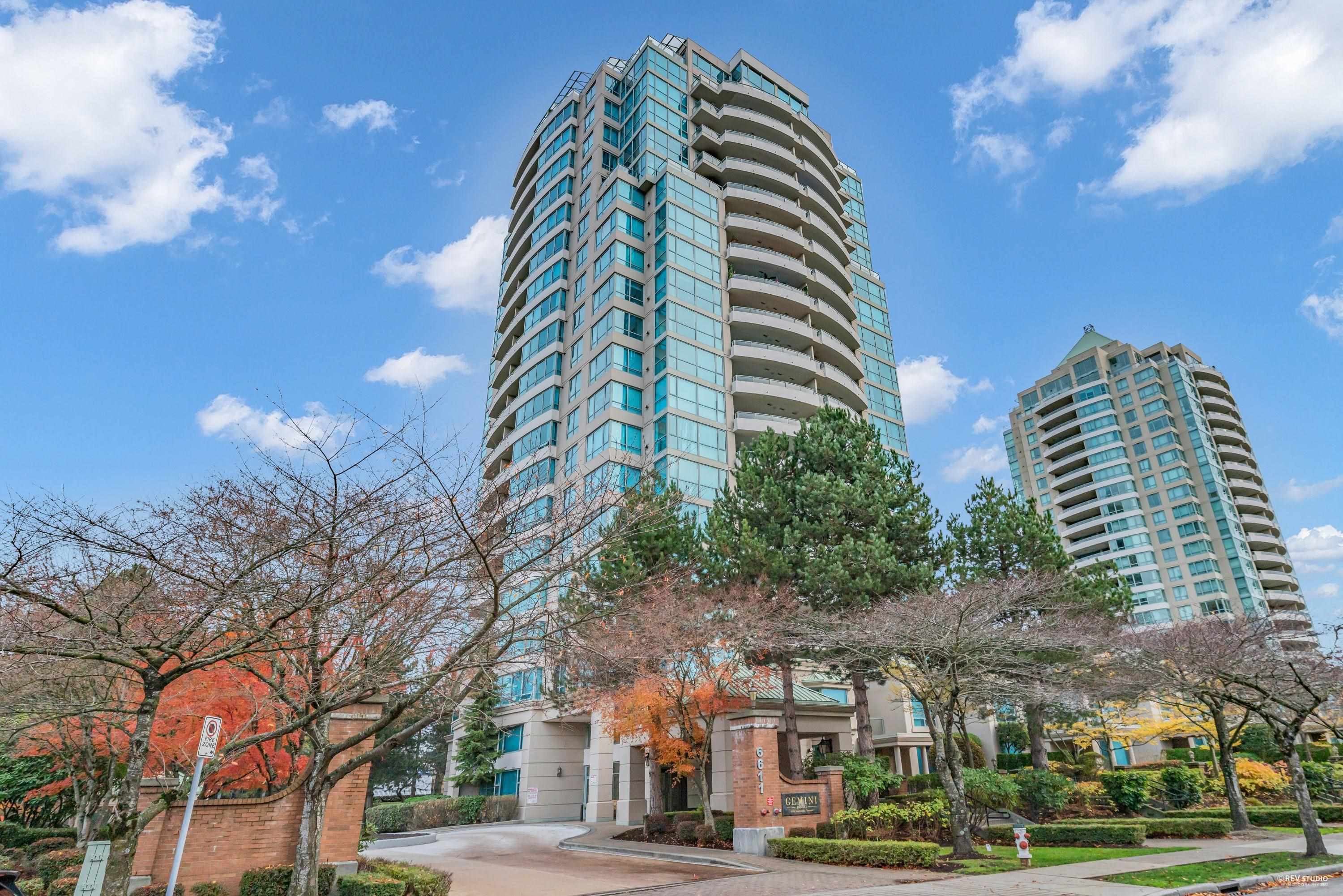 802 6611 SOUTHOAKS CRESCENT, R3153611, BC,