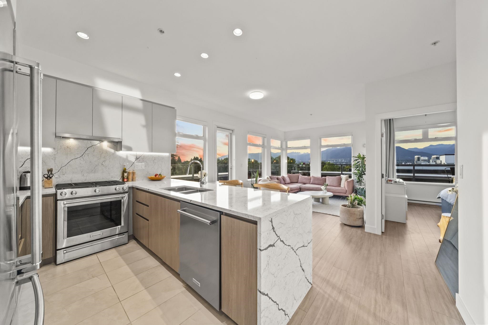 408 2408 GRANT STREET, R3153620, BC,