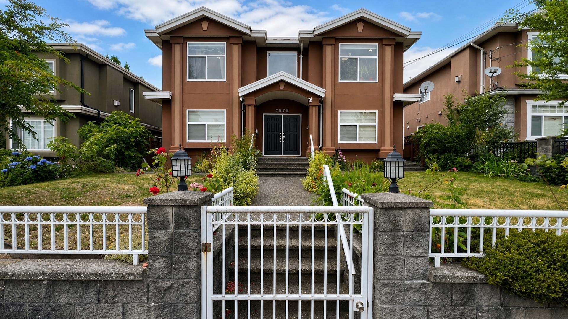 7979 11TH AVENUE, Burnaby BC V3N 2N5, R3153766, BC,
