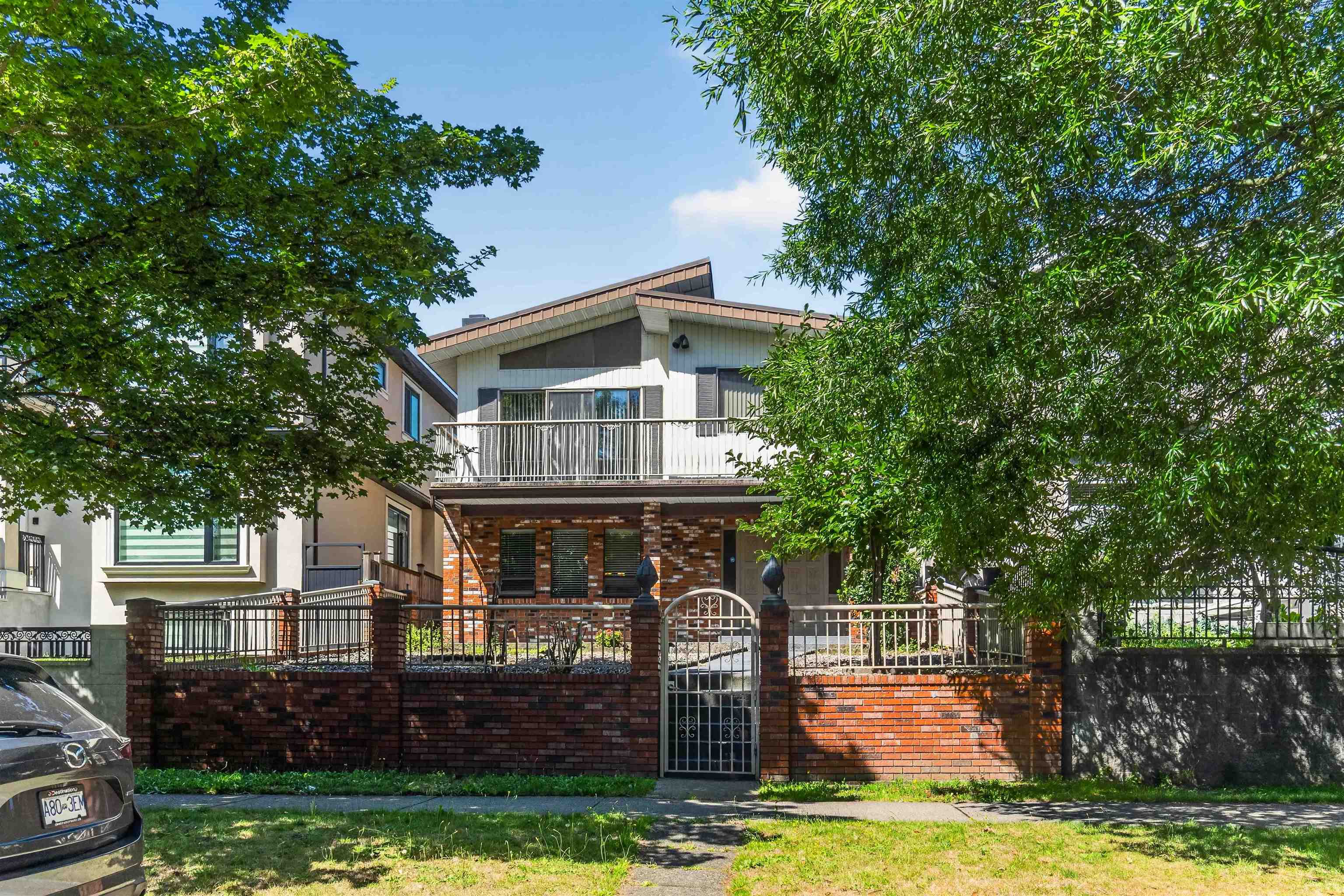 2739 E 8TH AVENUE, Vancouver BC V5M 1W7, R3154148, BC,