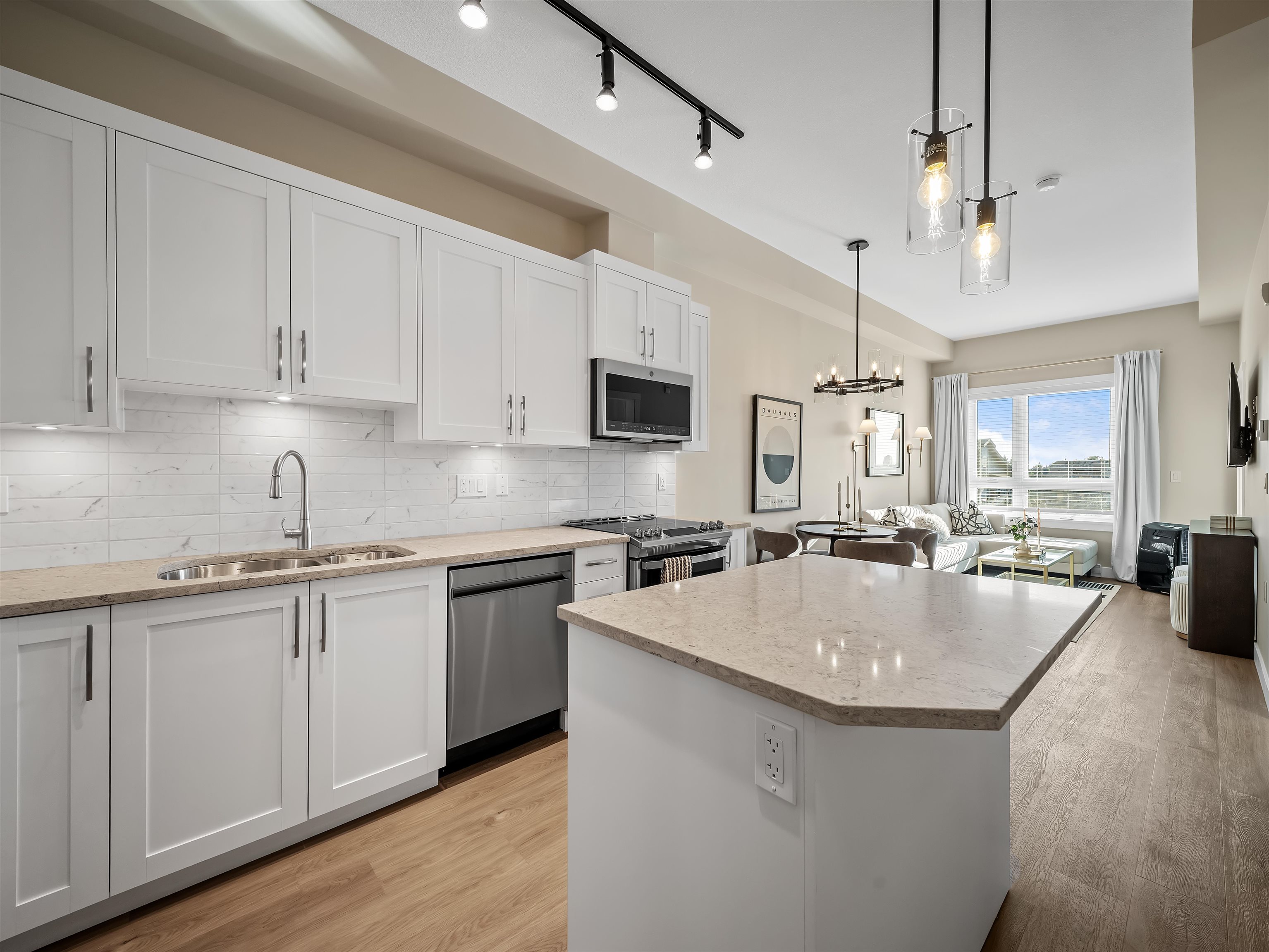 A121 8233 208B STREET STREET, R3154449, BC,