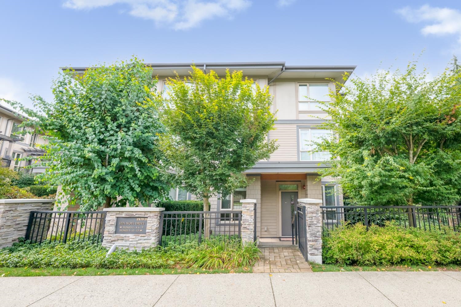 5 3221 NOEL DRIVE, R3154532, BC,
