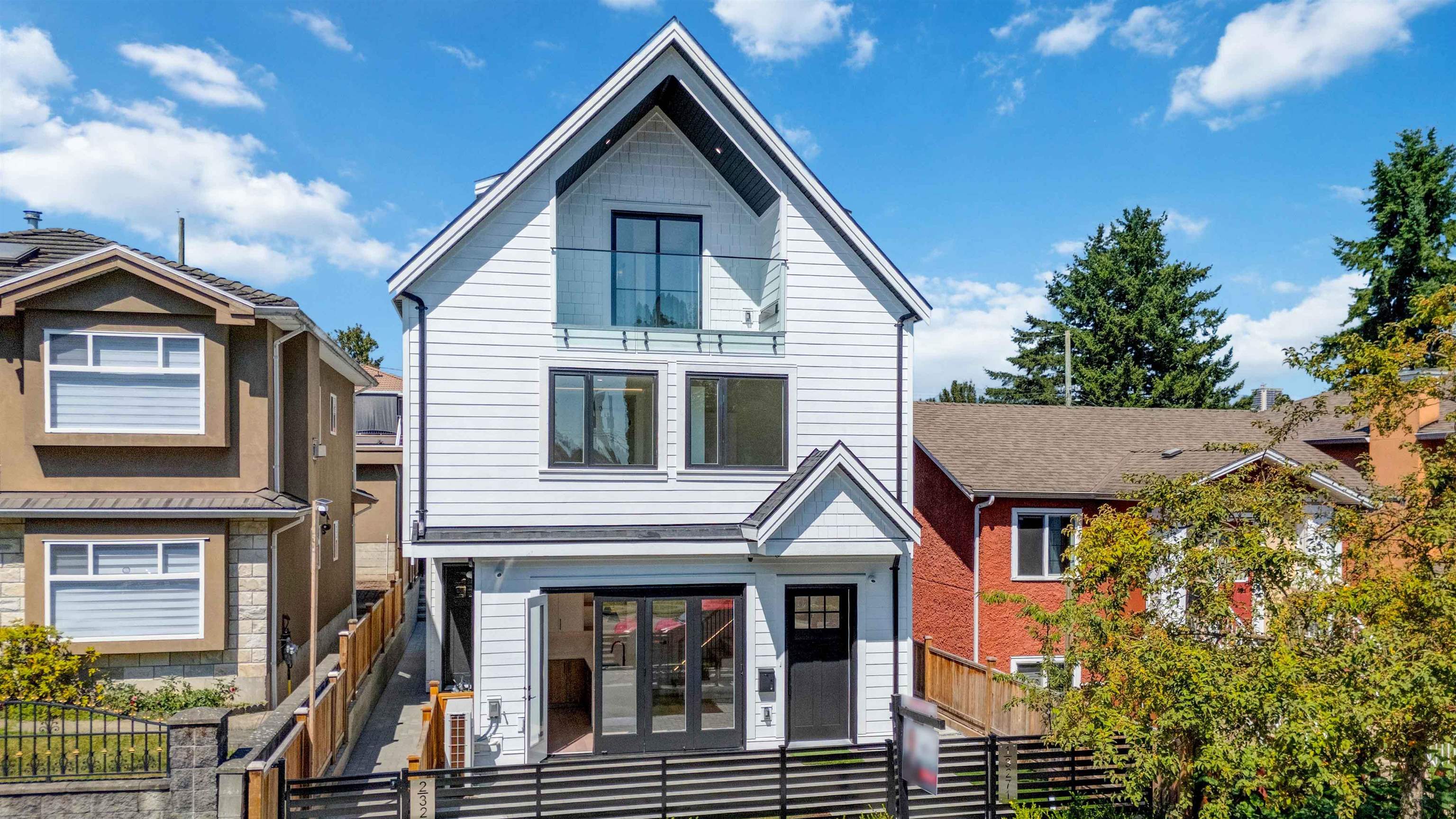 2 3271 E GEORGIA STREET, R3155089, BC,