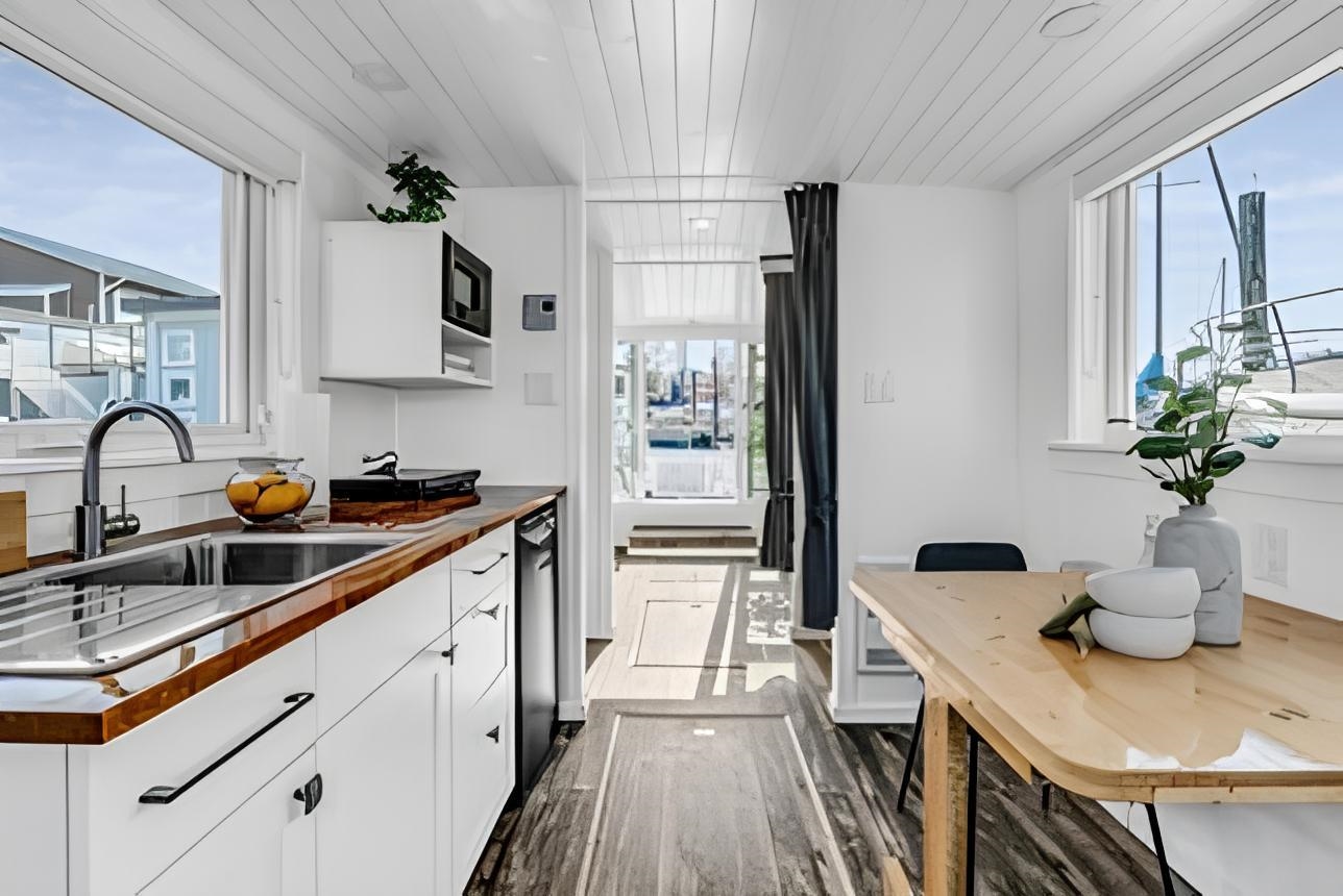 A07 415 ESPLANADE, R3155380, BC,