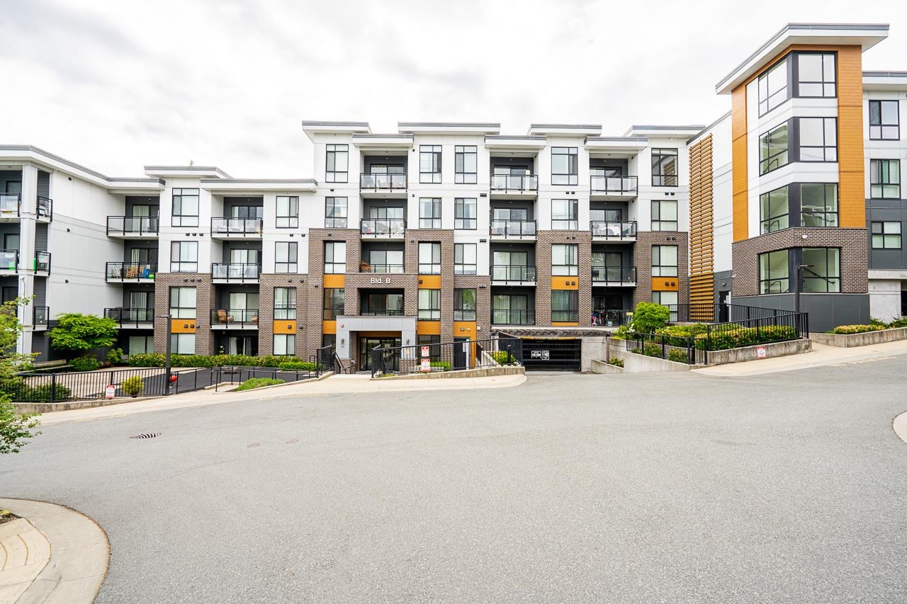 B004 20087 68 AVENUE, R3155476, BC,