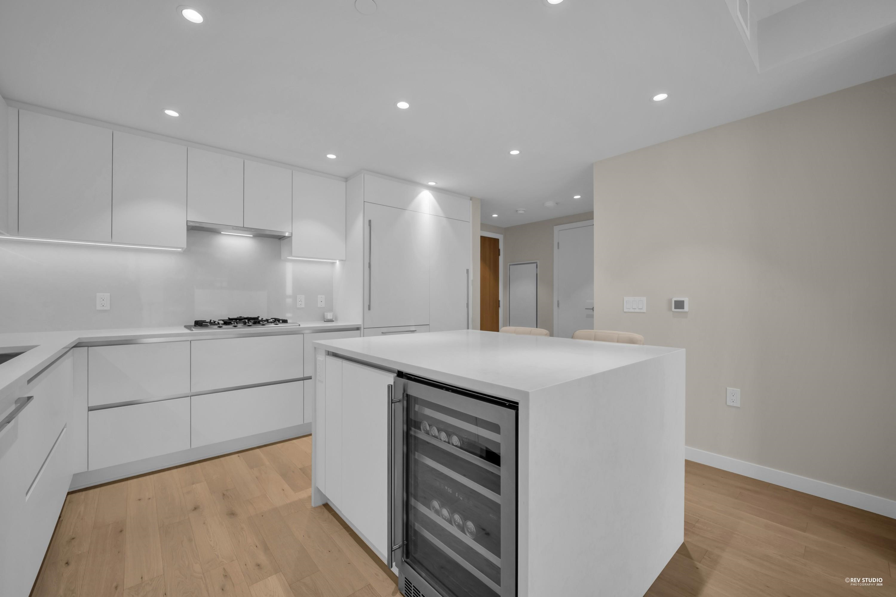 11XX 485 42ND, R3155648, BC,