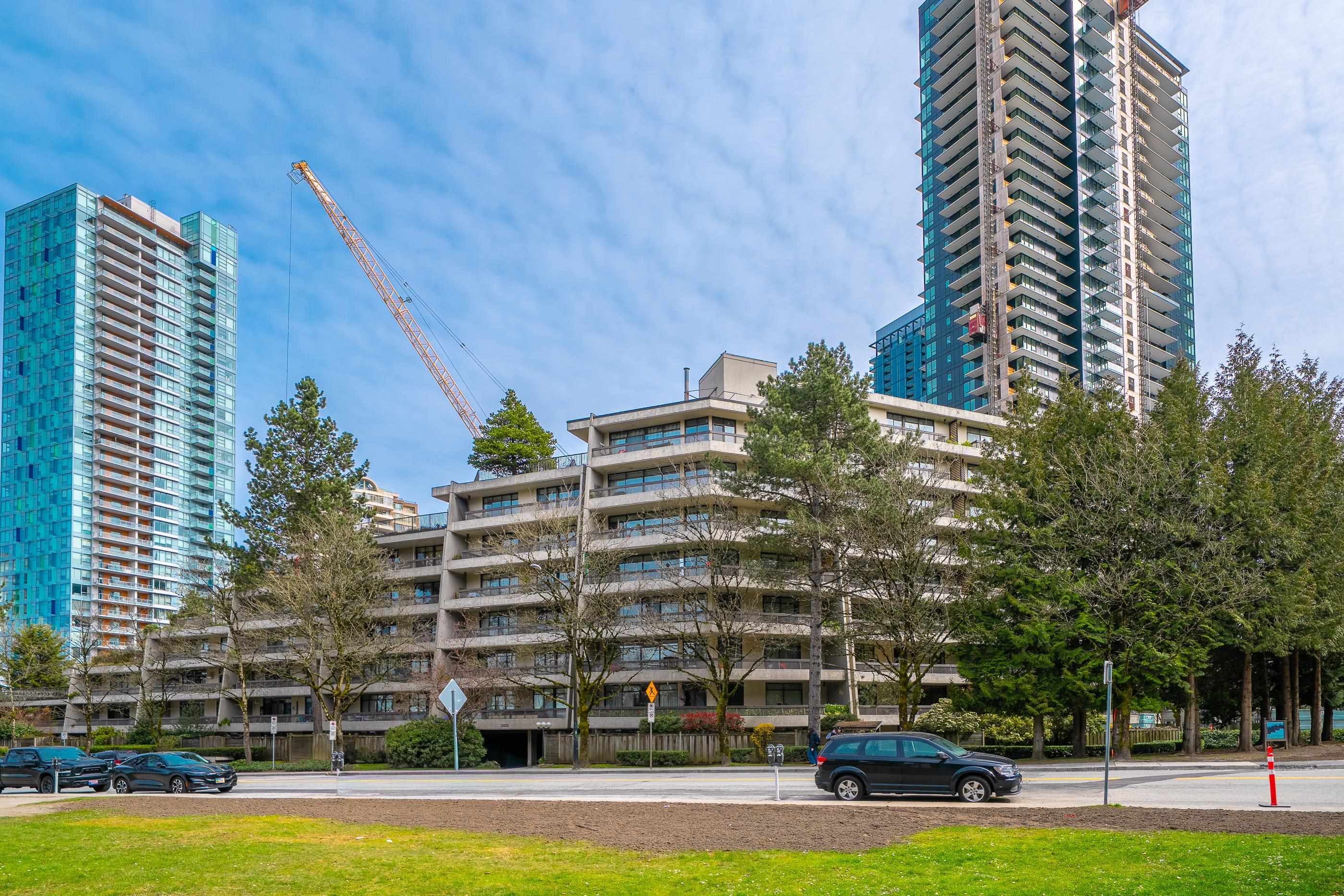 215 5932 PATTERSON AVENUE, R3156038, BC,