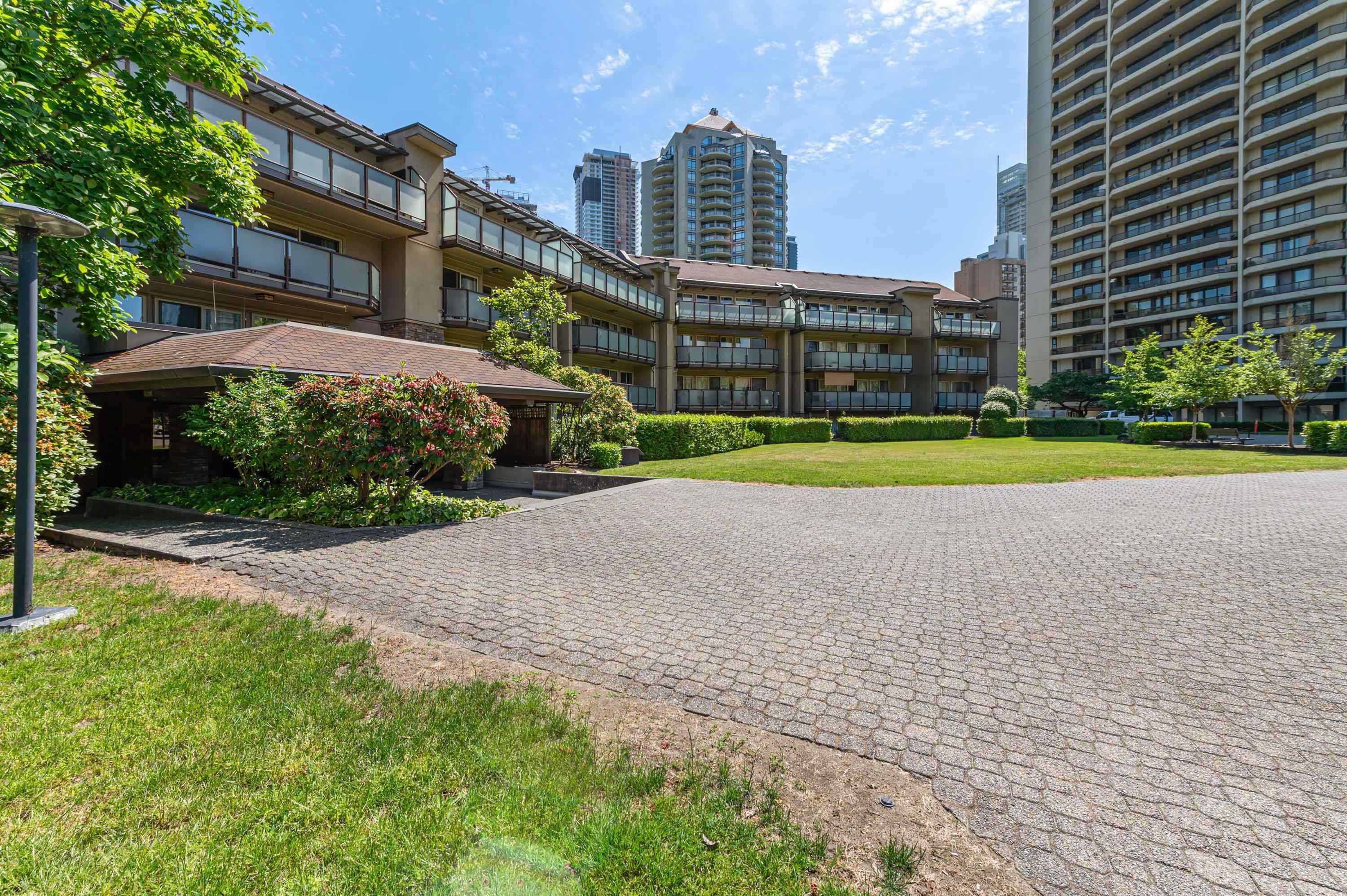 215 4373 HALIFAX STREET, R3156160, BC,