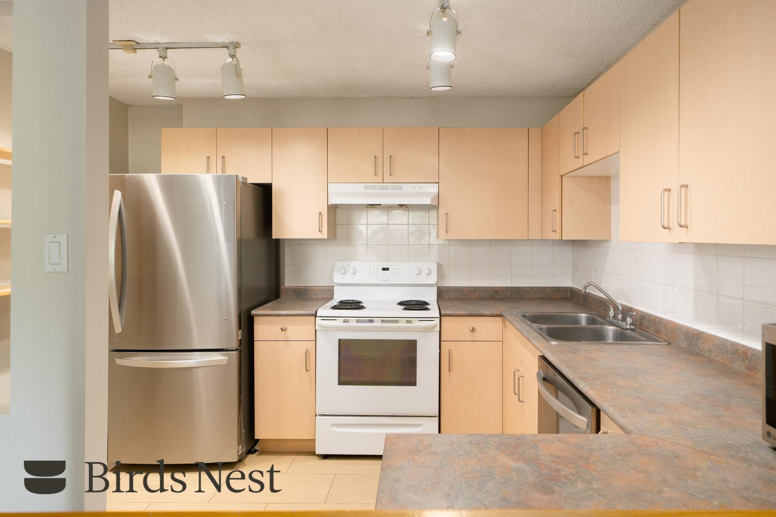 501 2012 FULLERTON AVENUE, R3156372, BC,