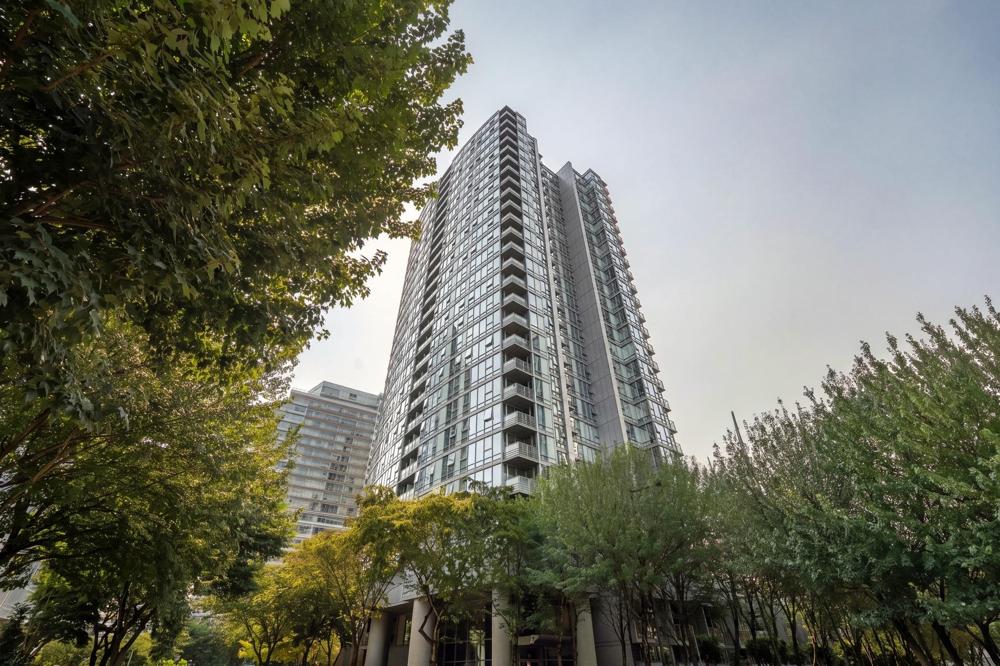 2710 668 CITADEL PARADE, R3156642, BC,