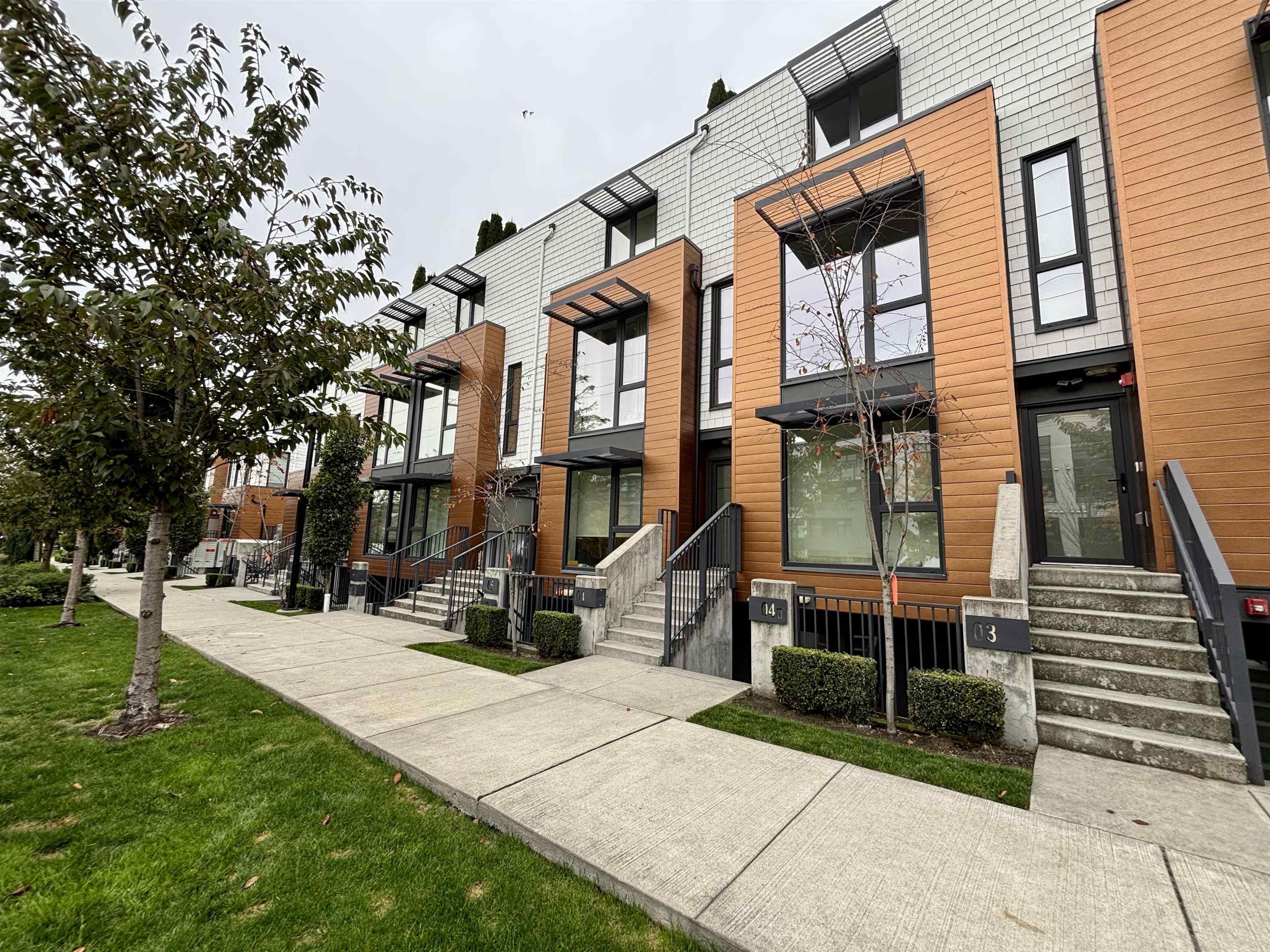 3 720 3RD EAST STREET, R3156664, BC,
