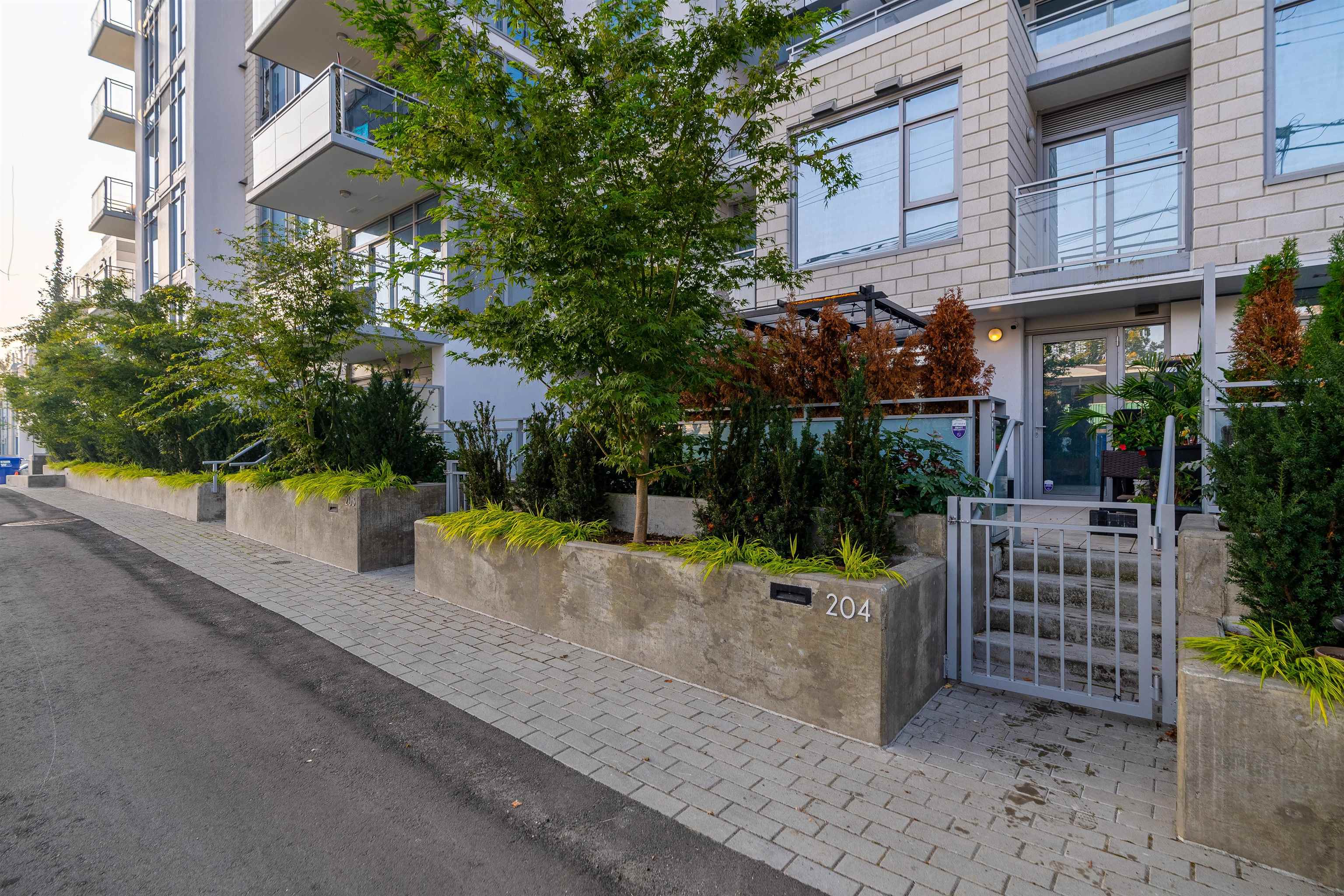 204 2435 KINGSWAY, R3156670, BC,