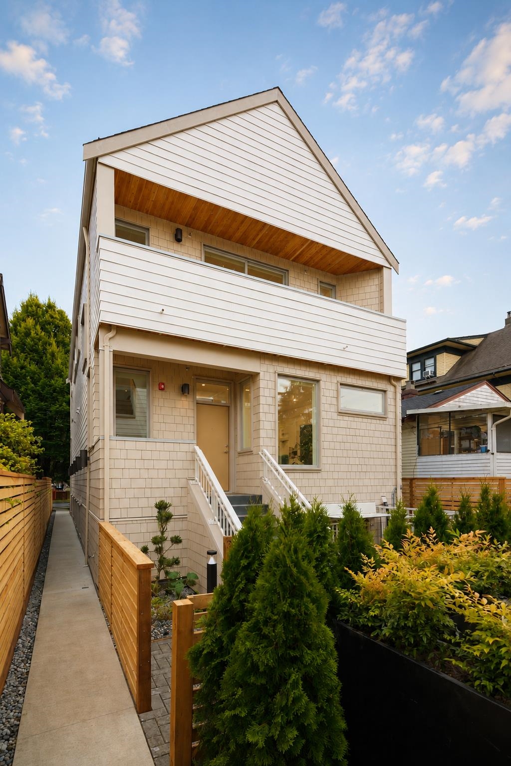 3 595 49TH AVENUE, R3156837, BC,