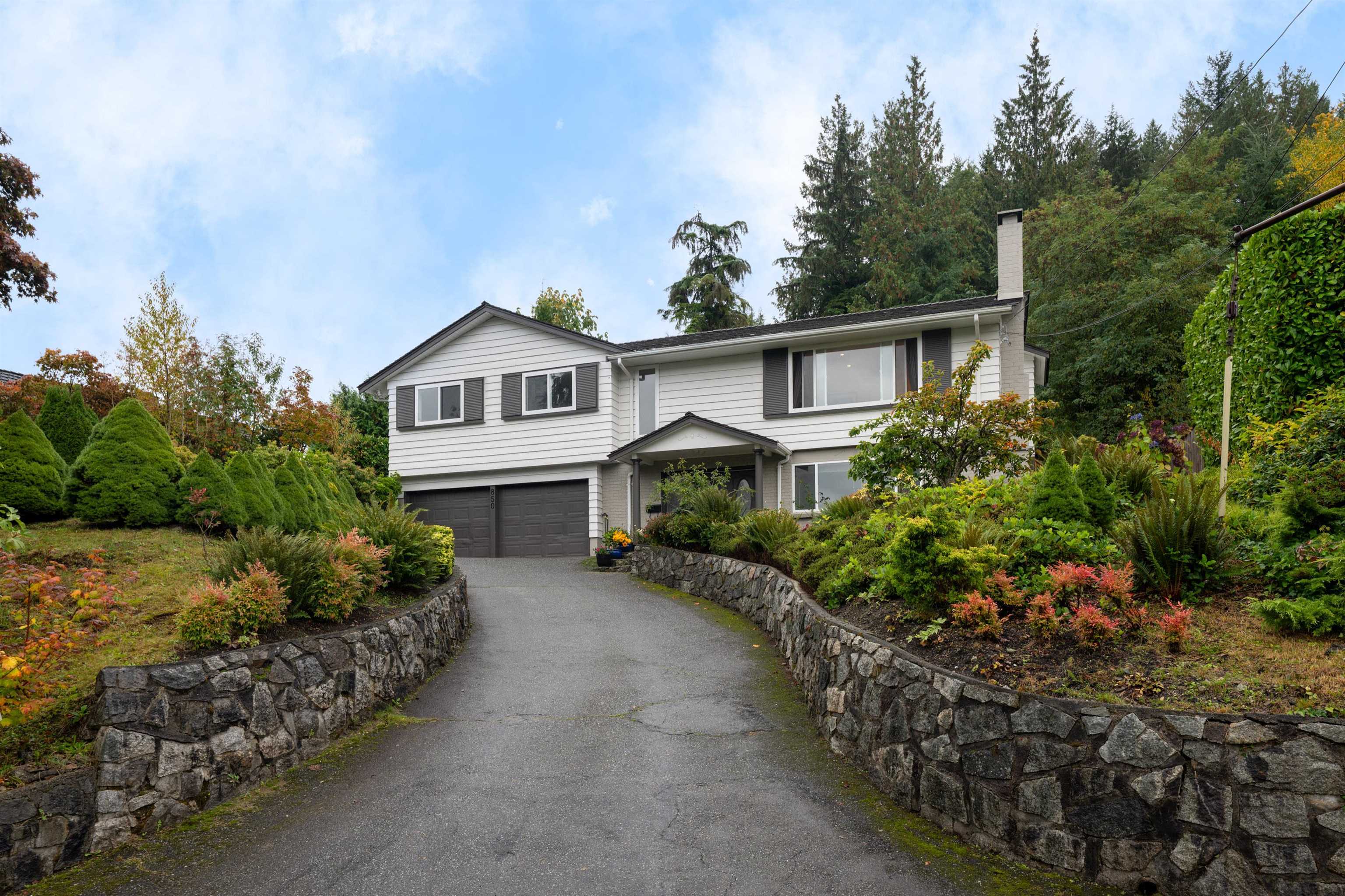 MLS® listing #R3156869 for sale located at 850 JEFFERSON AVENUE, West Vancouver BC V7T 2A4