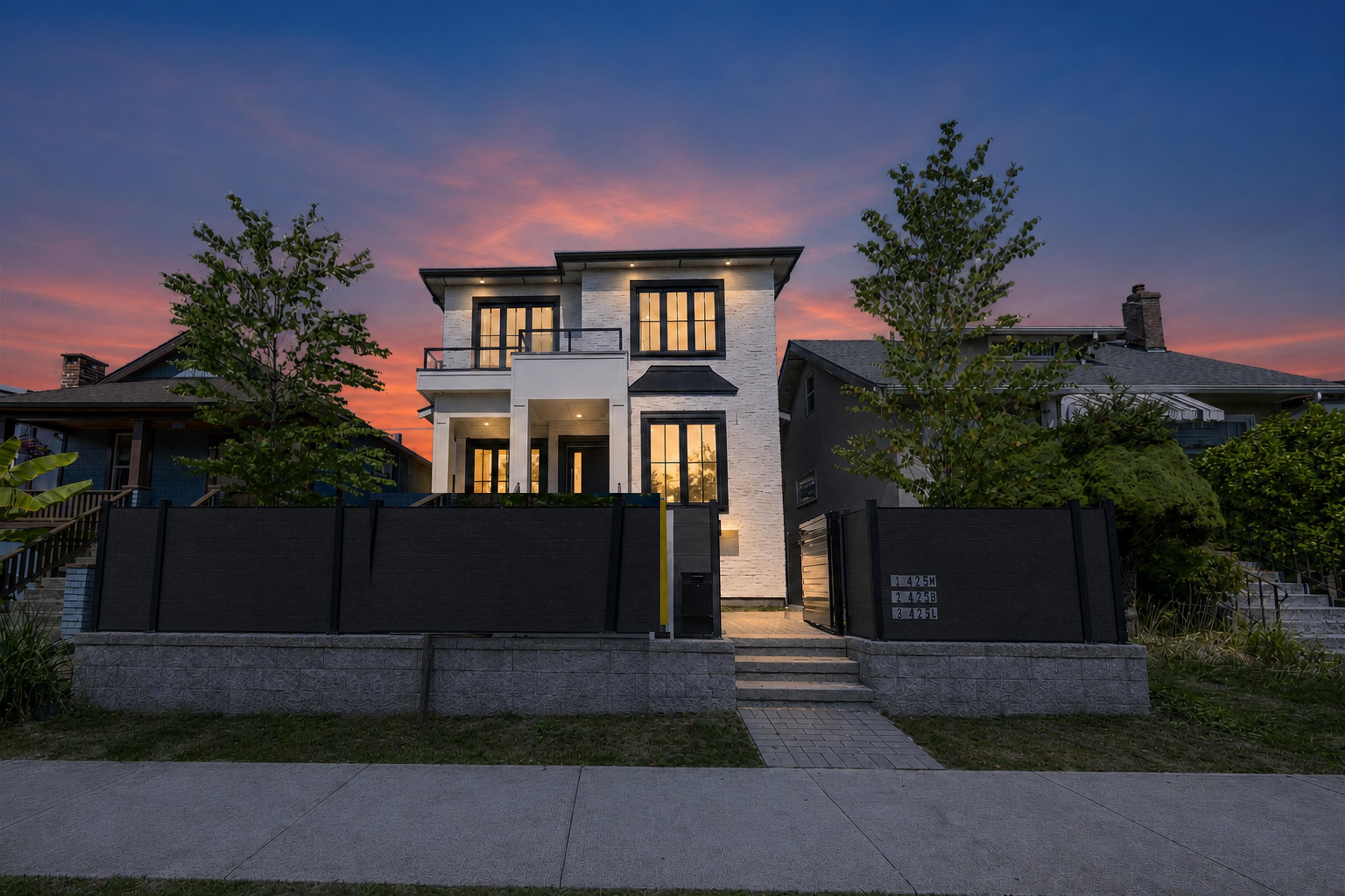 425 E 56TH AVENUE, Vancouver BC V5X 1R5, R3157113, BC,