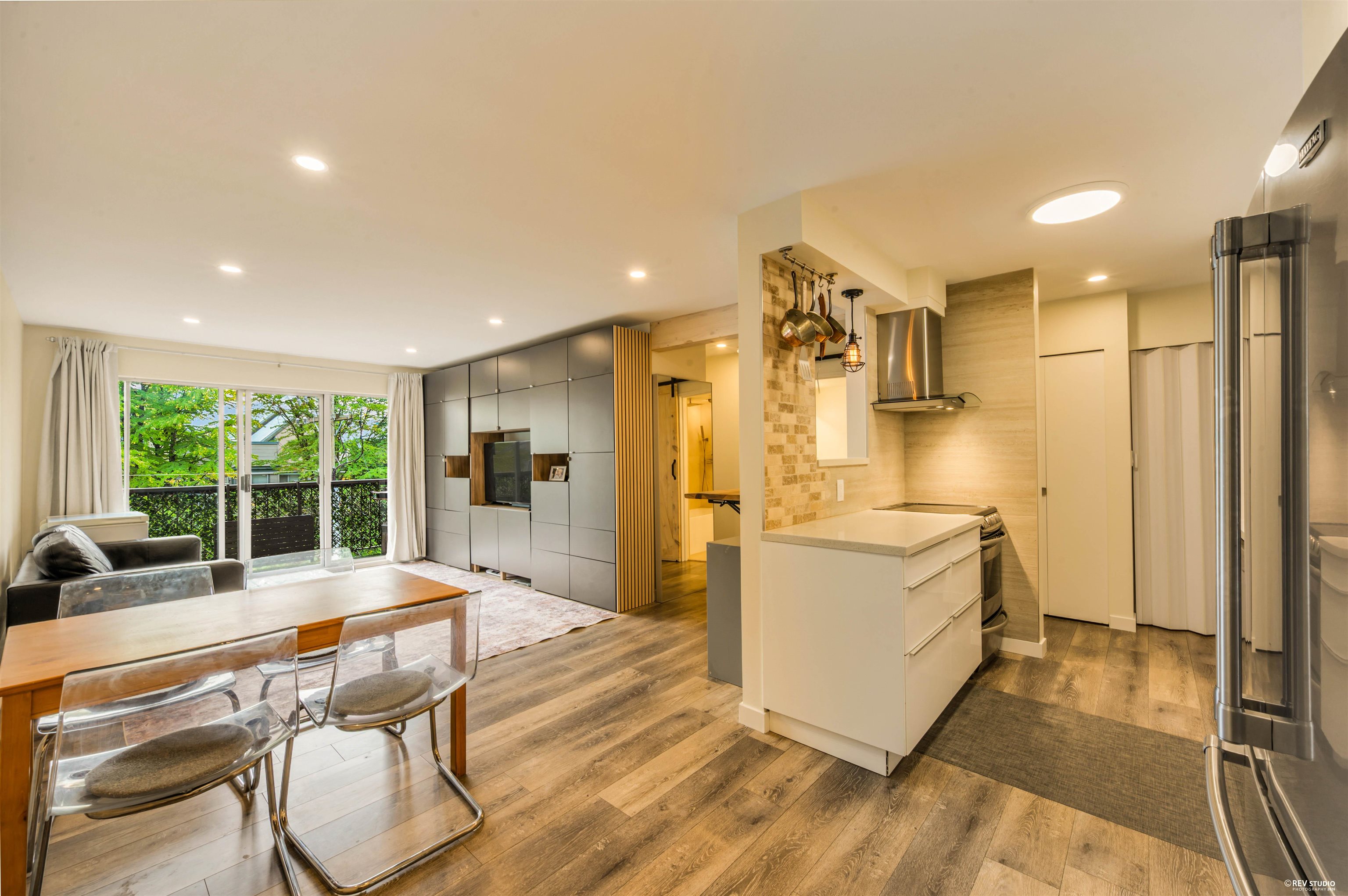 310 428 AGNES STREET, R3157121, BC,