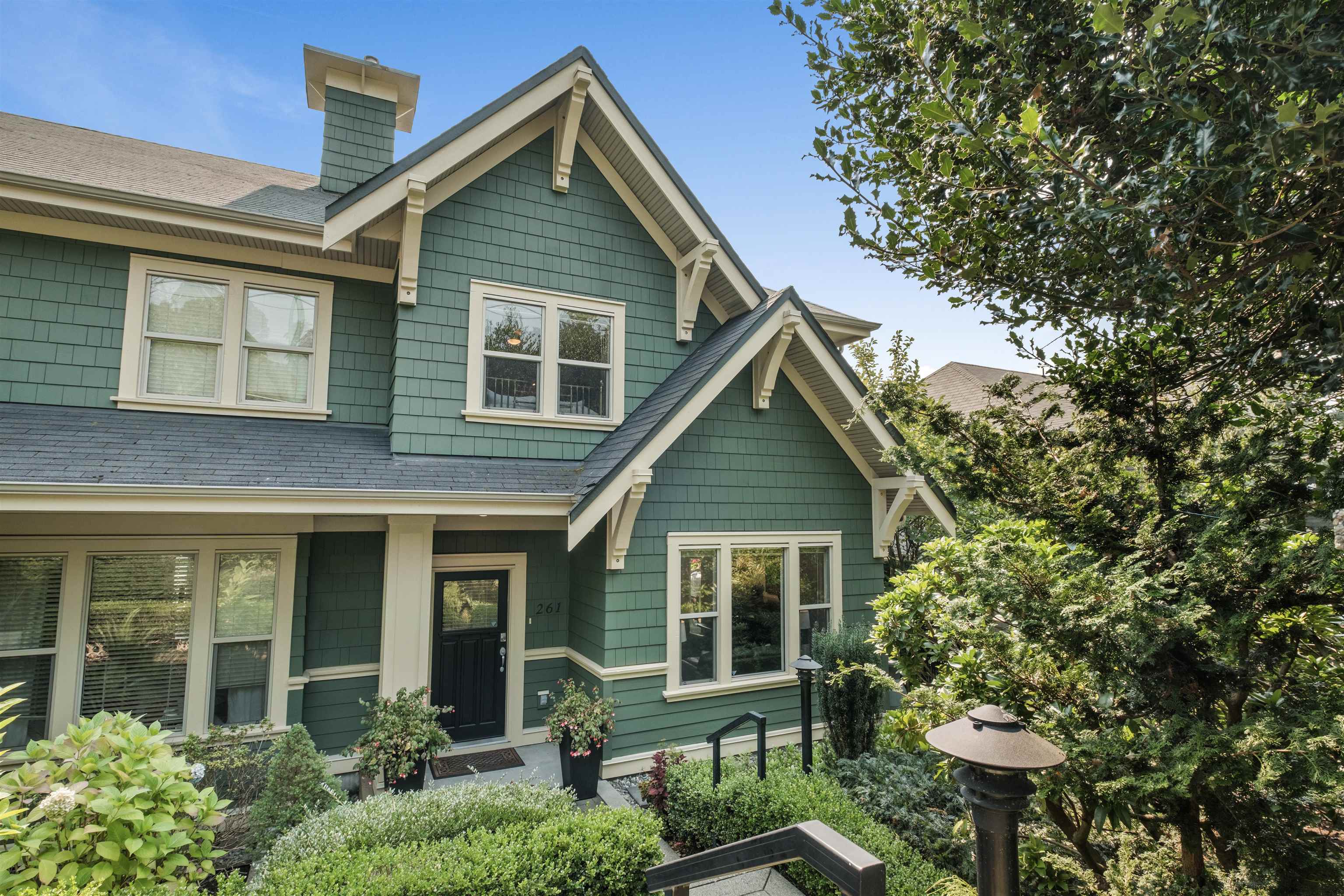 261 E QUEENS ROAD, North Vancouver BC V7N 4N7, R3157218, BC,