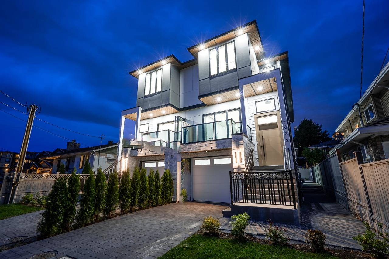 2 7303 14TH AVENUE, R3157258, BC,