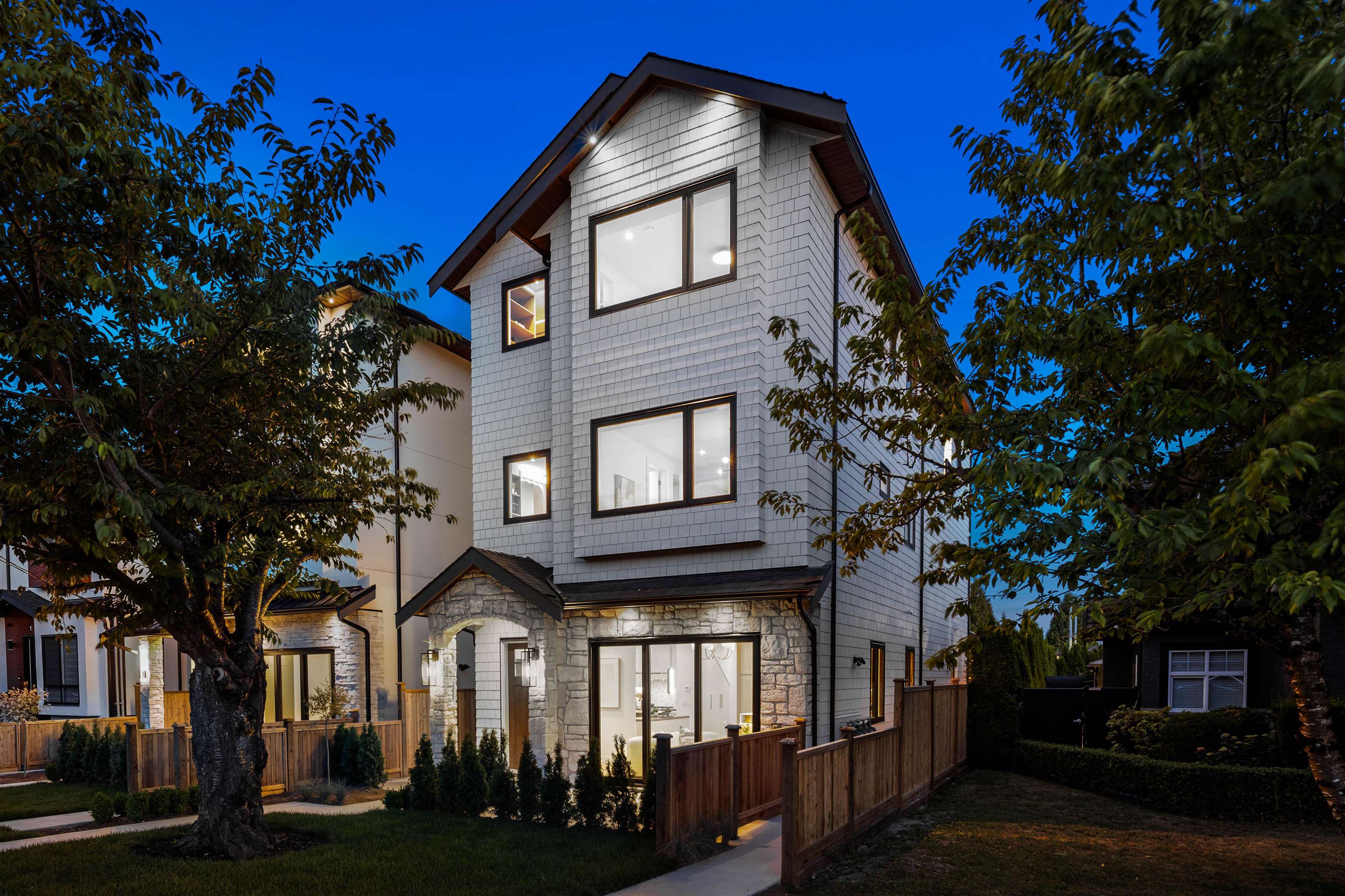 2 6682 NAPIER STREET, R3157308, BC,