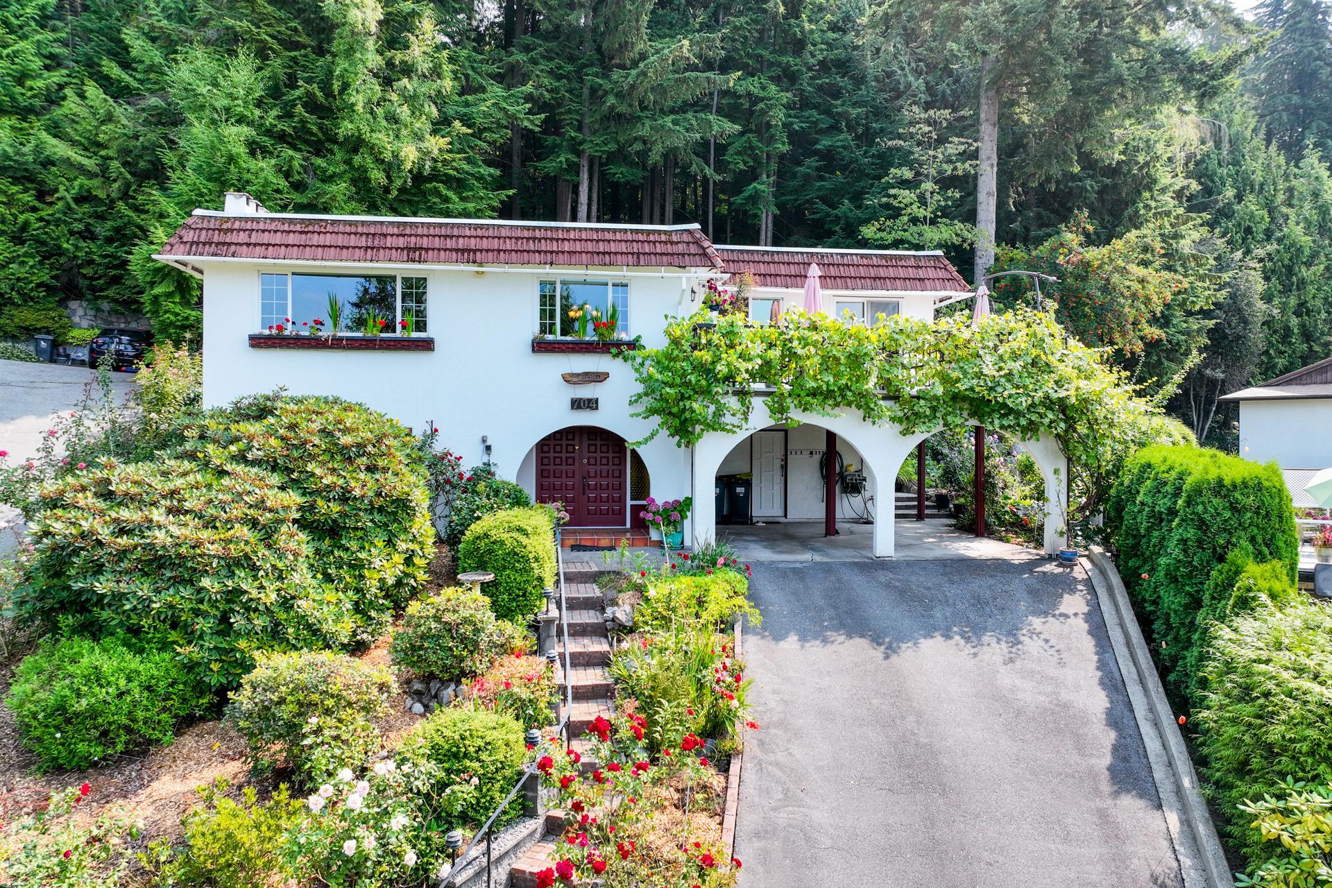 704 MAURELLE COURT, North Vancouver BC V7R 2M1, R3157342, BC,