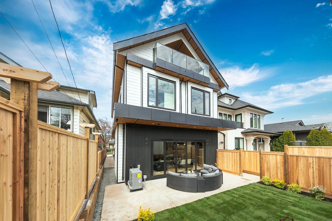 2 3708 18TH AVENUE, R3157383, BC,