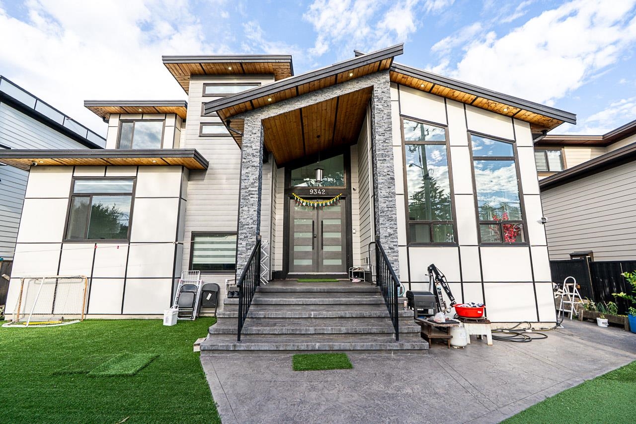 9342 156 STREET, Surrey BC V3R 4L2, R3157653, BC,