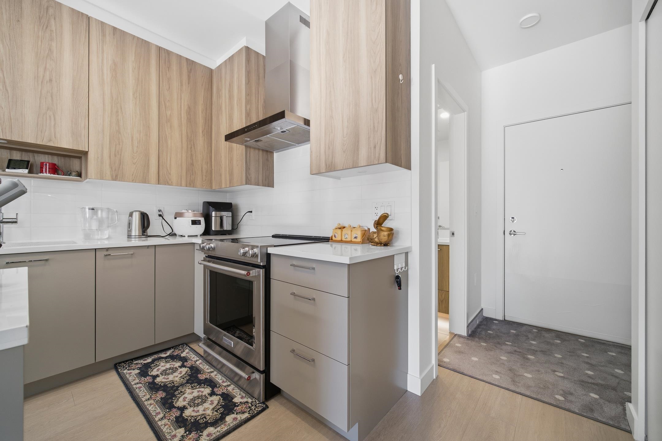 3xx 7588 16TH STREET, R3158058, BC,
