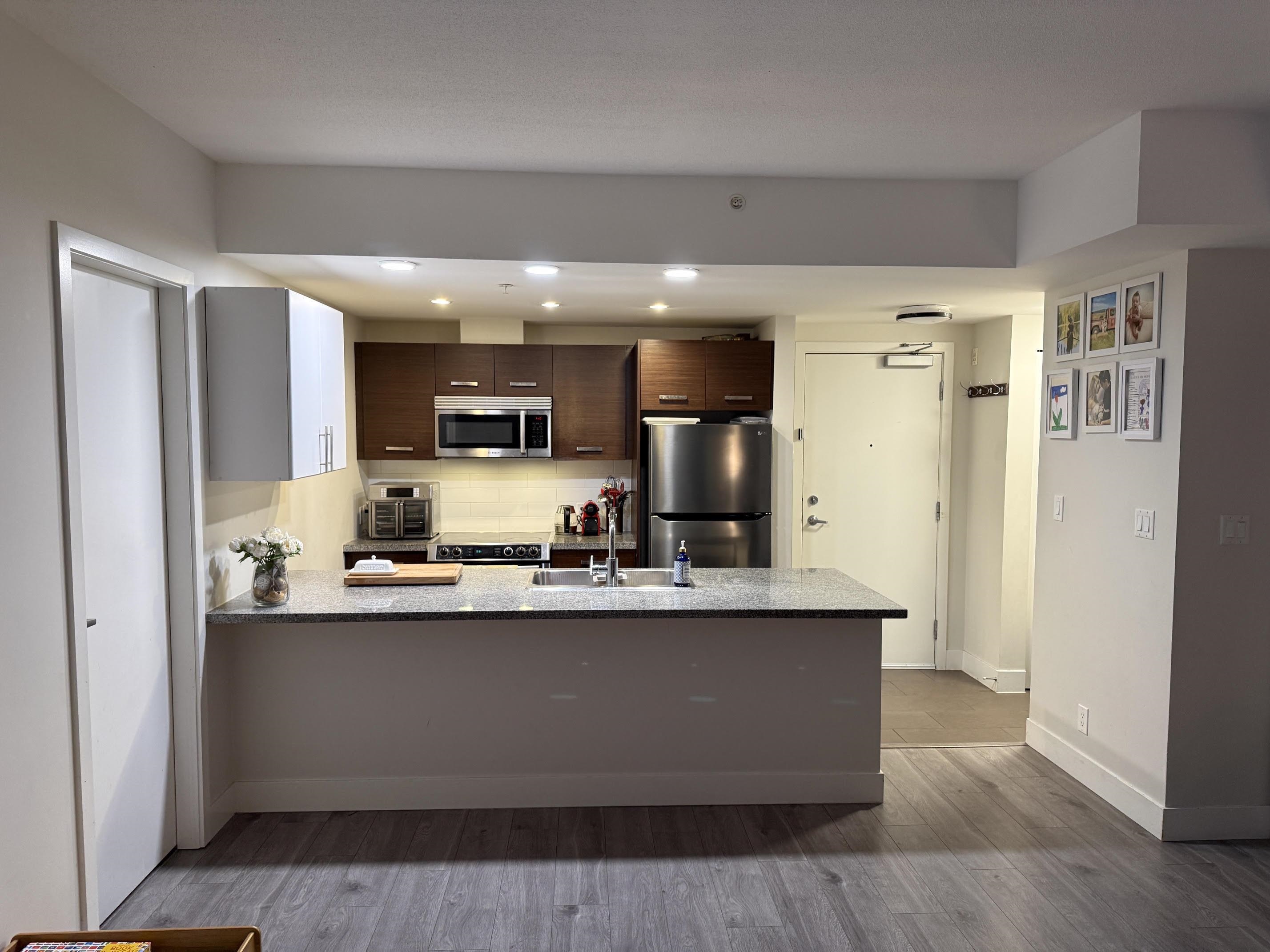 207 2957 GLEN DRIVE, R3158104, BC,