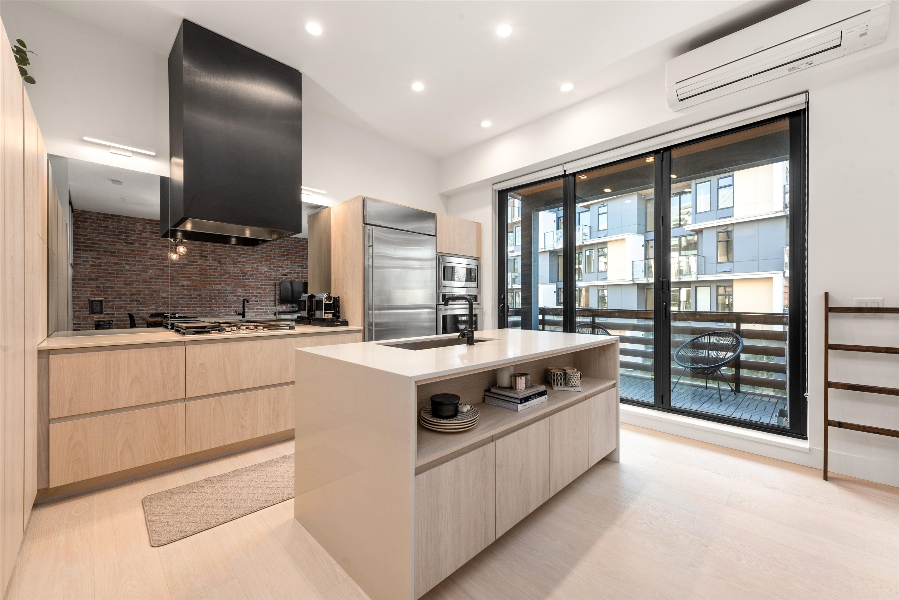219 300 SALTER STREET, R3158226, BC,