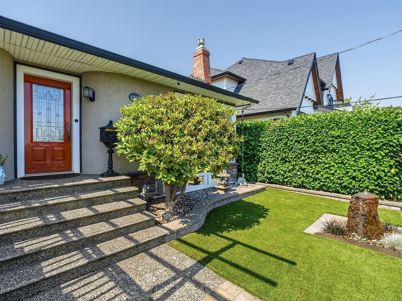 MLS® listing #R3158264 for sale located at 1707 NANAIMO STREET, New Westminster BC V3M 2G7