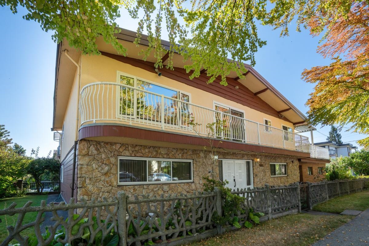 232 MACDONALD AVENUE, Burnaby BC V5C 4M7, R3158267, BC,