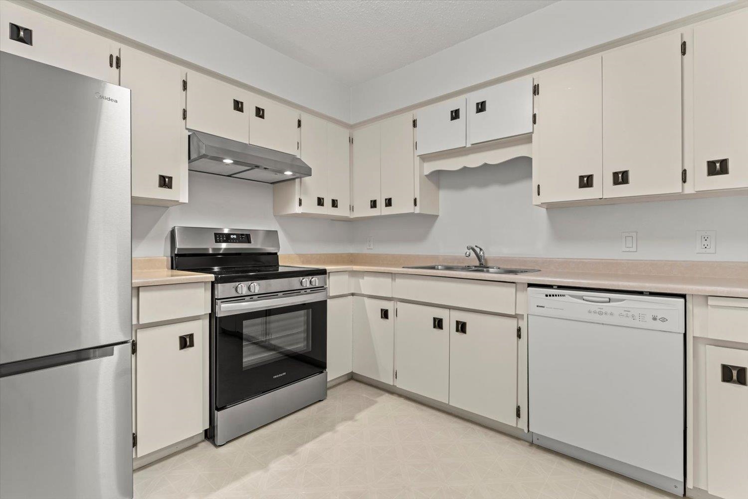 104 32885 GEORGE FERGUSON WAY, R3158543, BC,