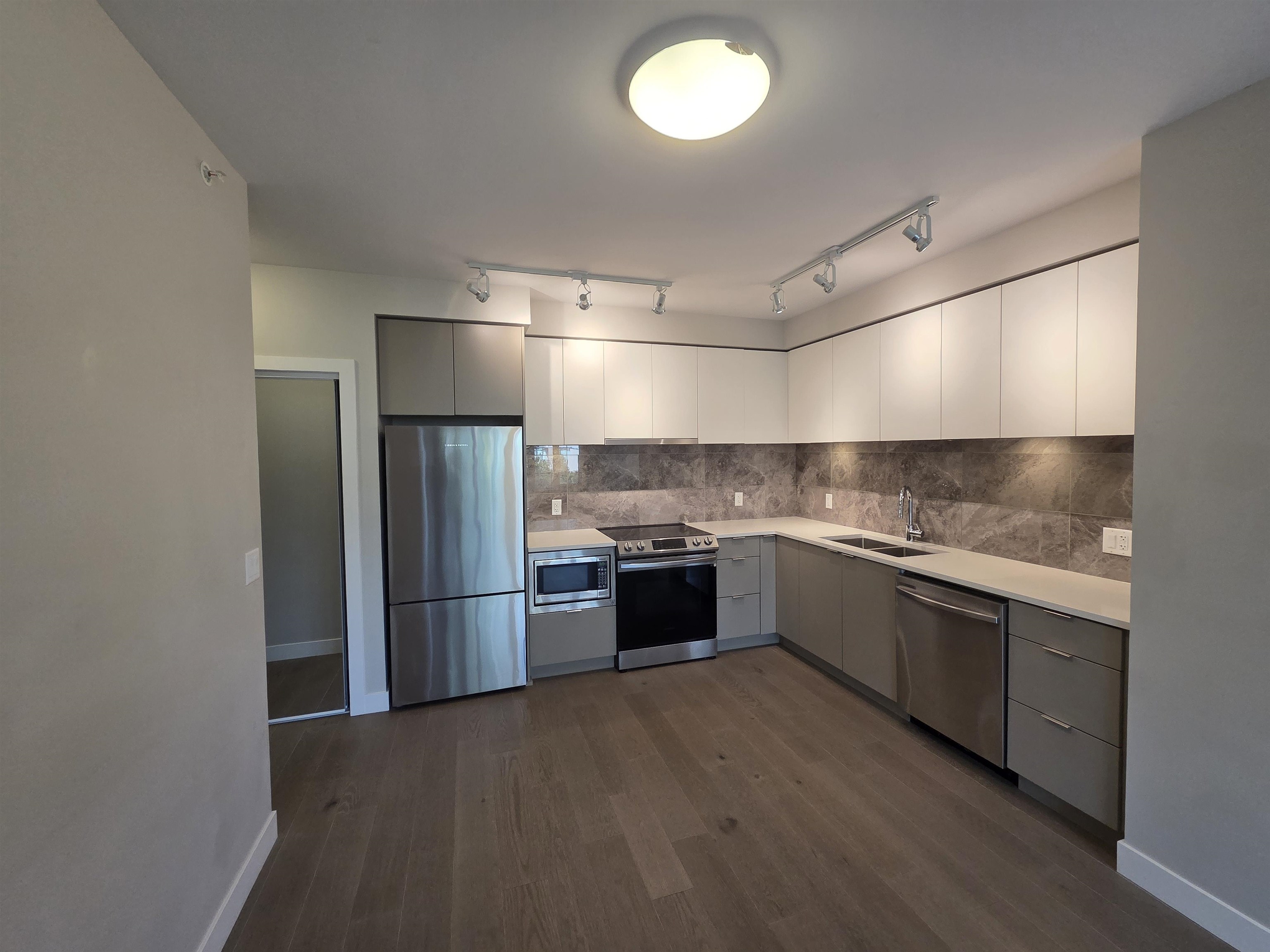 401 8725 UNIVERSITY CRESCENT, R3158556, BC,
