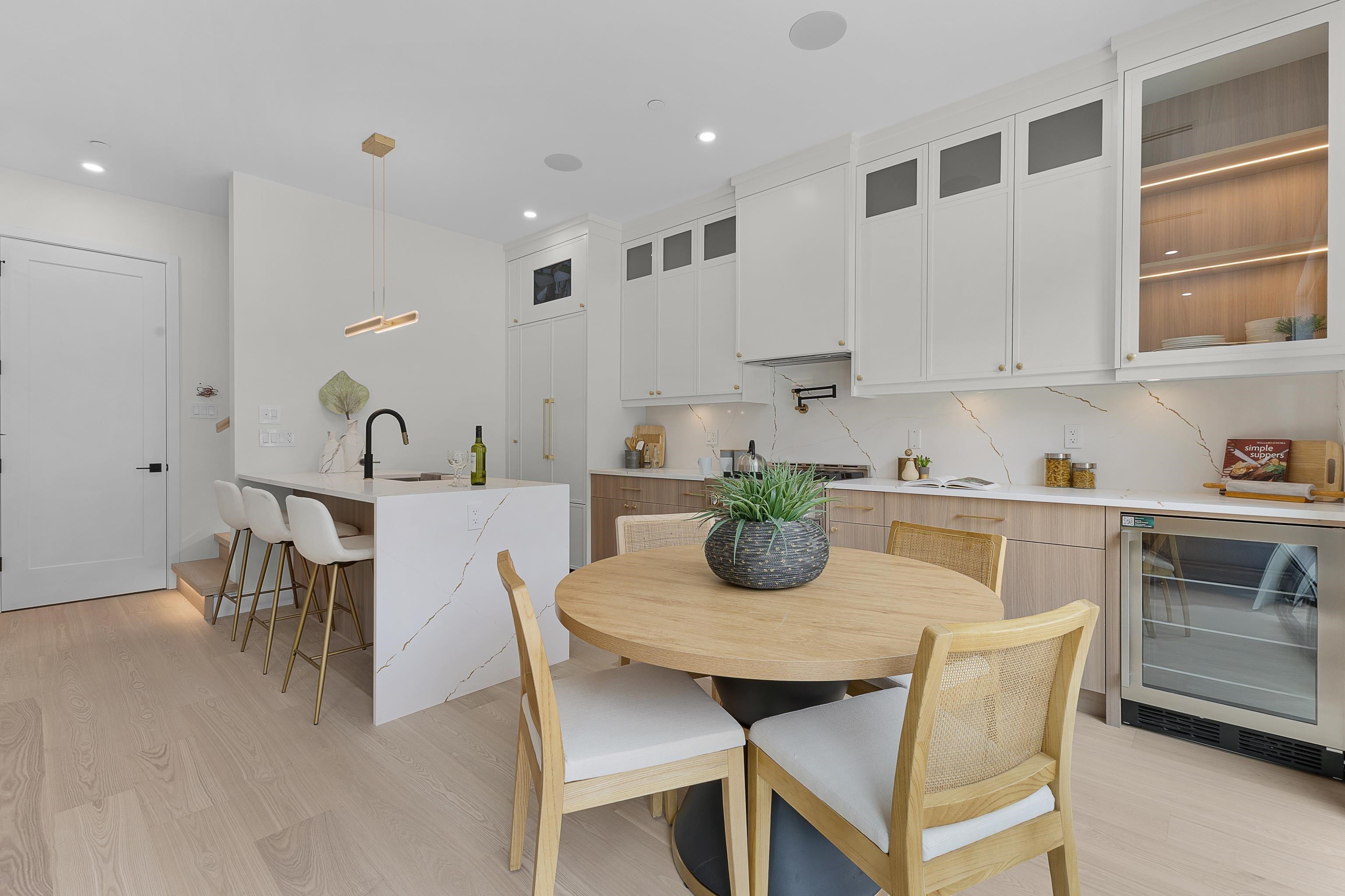 2 182 ONTARIO PLACE, R3158638, BC,