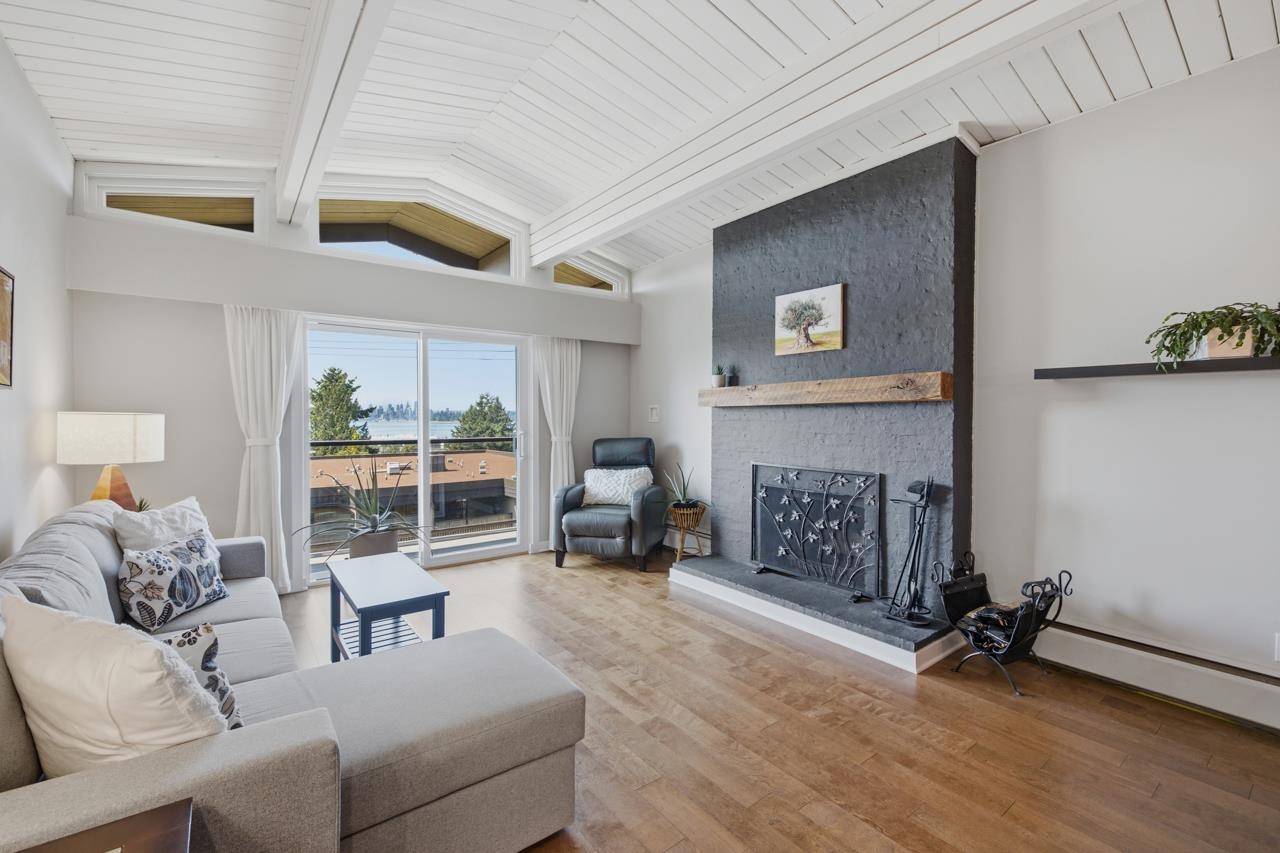 304 325 3RD STREET, R3158659, BC,