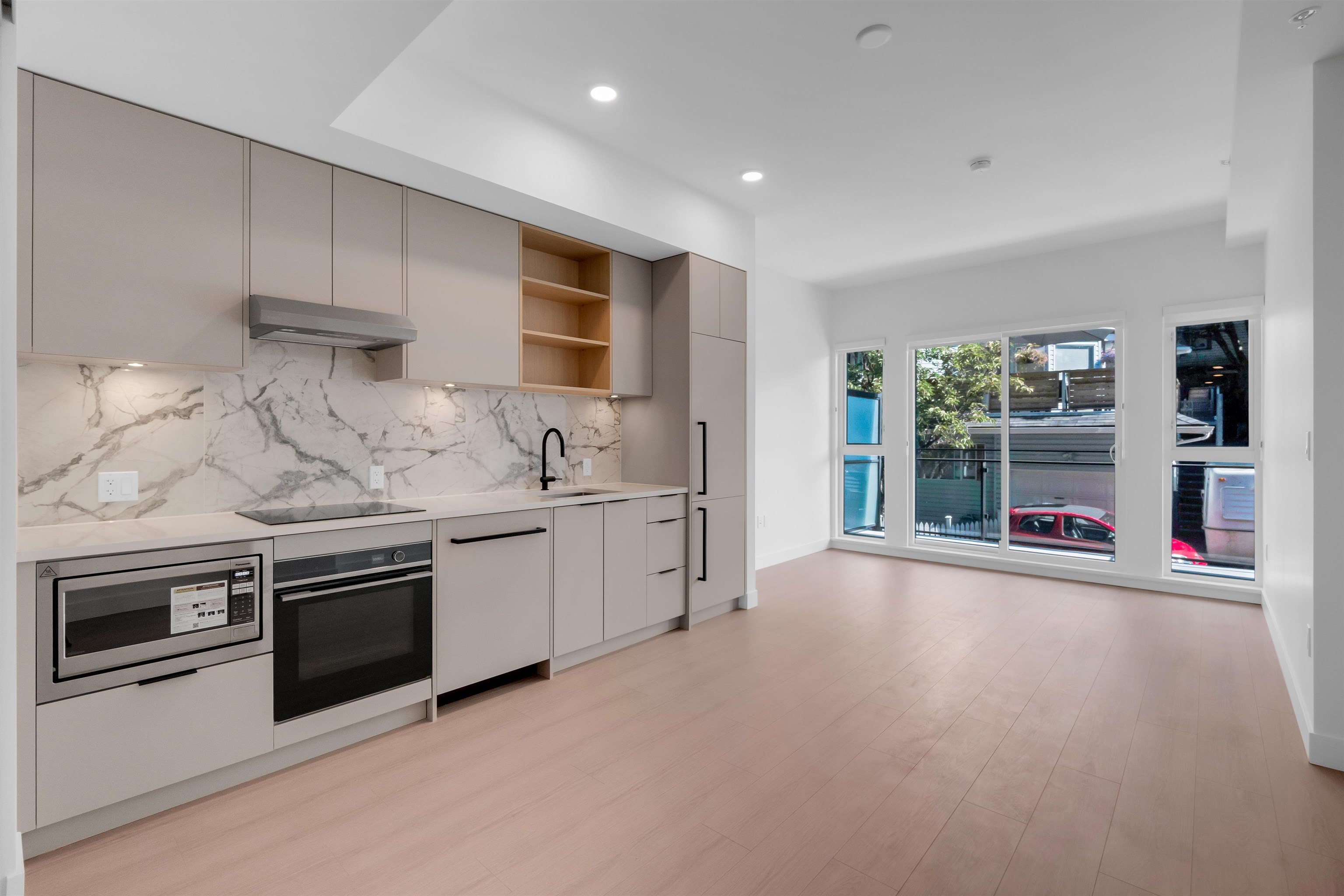 2XX 422 3RD STREET, R3158710, BC,