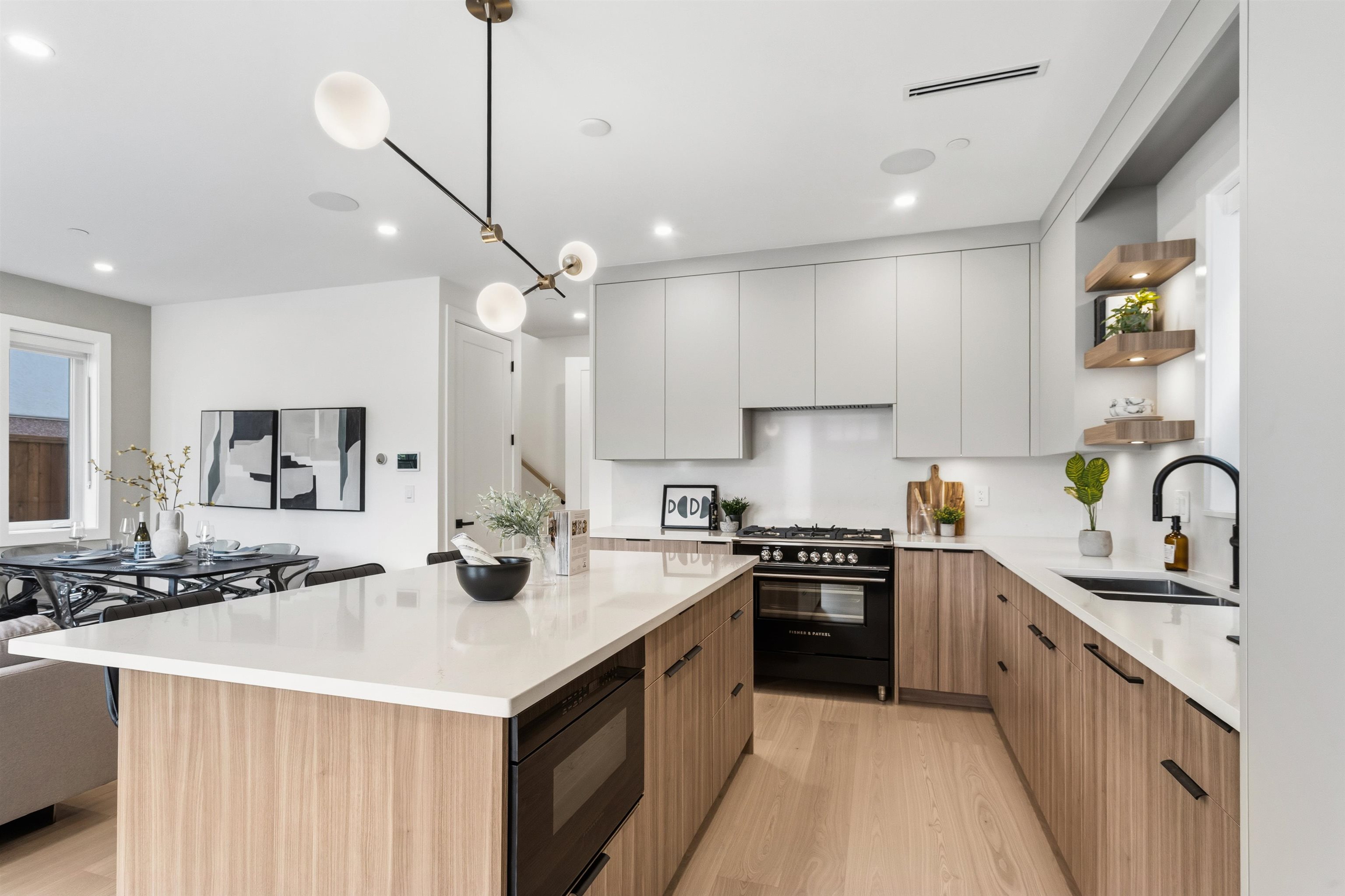 1 2258 NAPIER STREET, R3158949, BC,