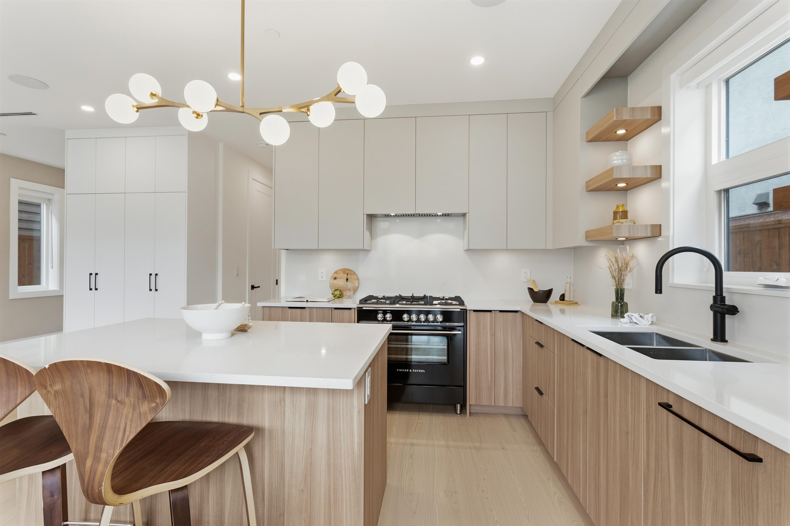 2 2258 NAPIER STREET, R3158950, BC,