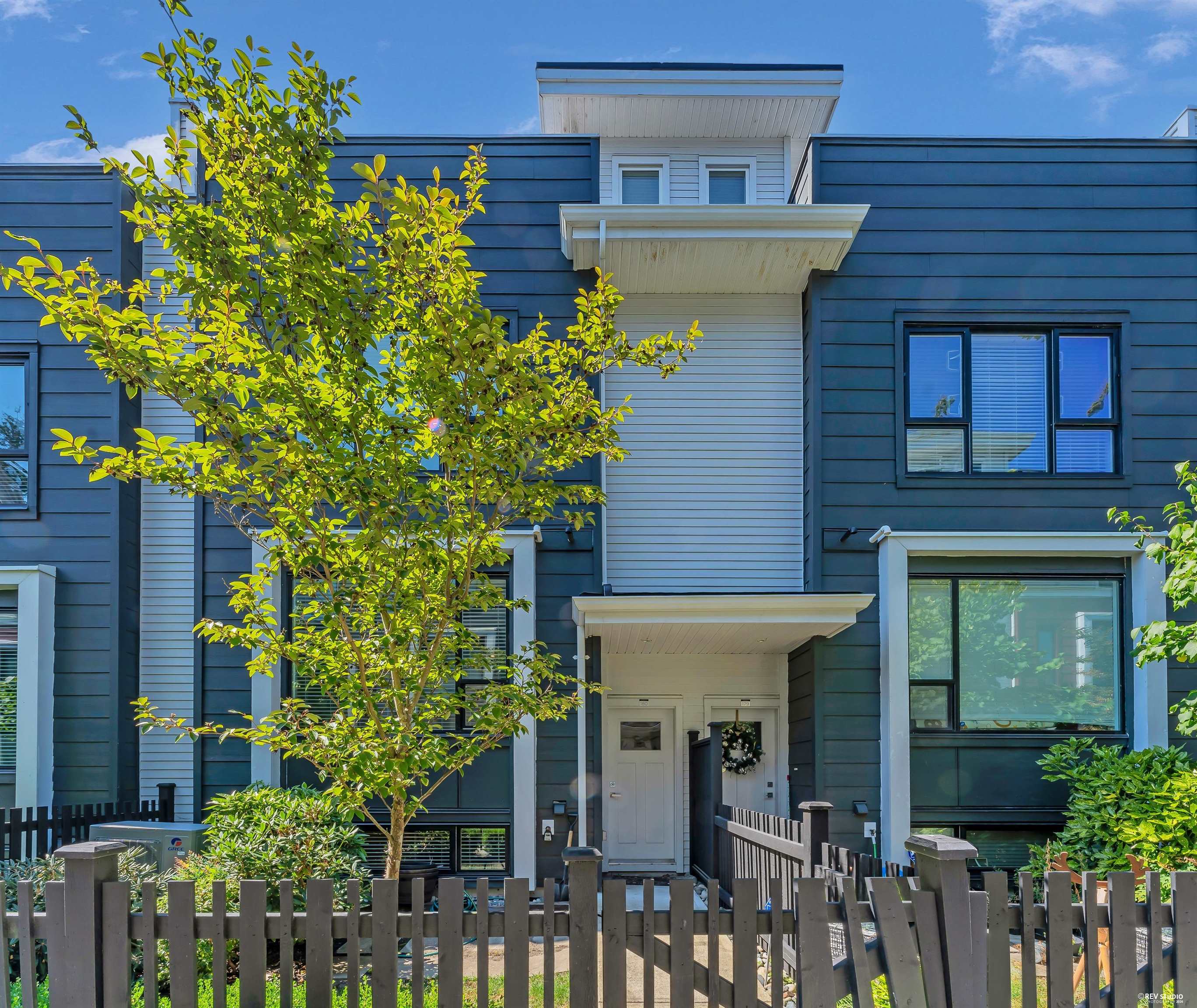 180 2277 OAK MEADOWS DRIVE, R3158992, BC,