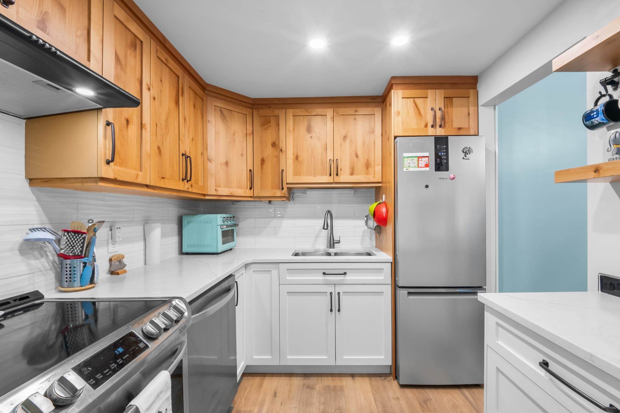 105 225 MOWAT STREET, R3159188, BC,