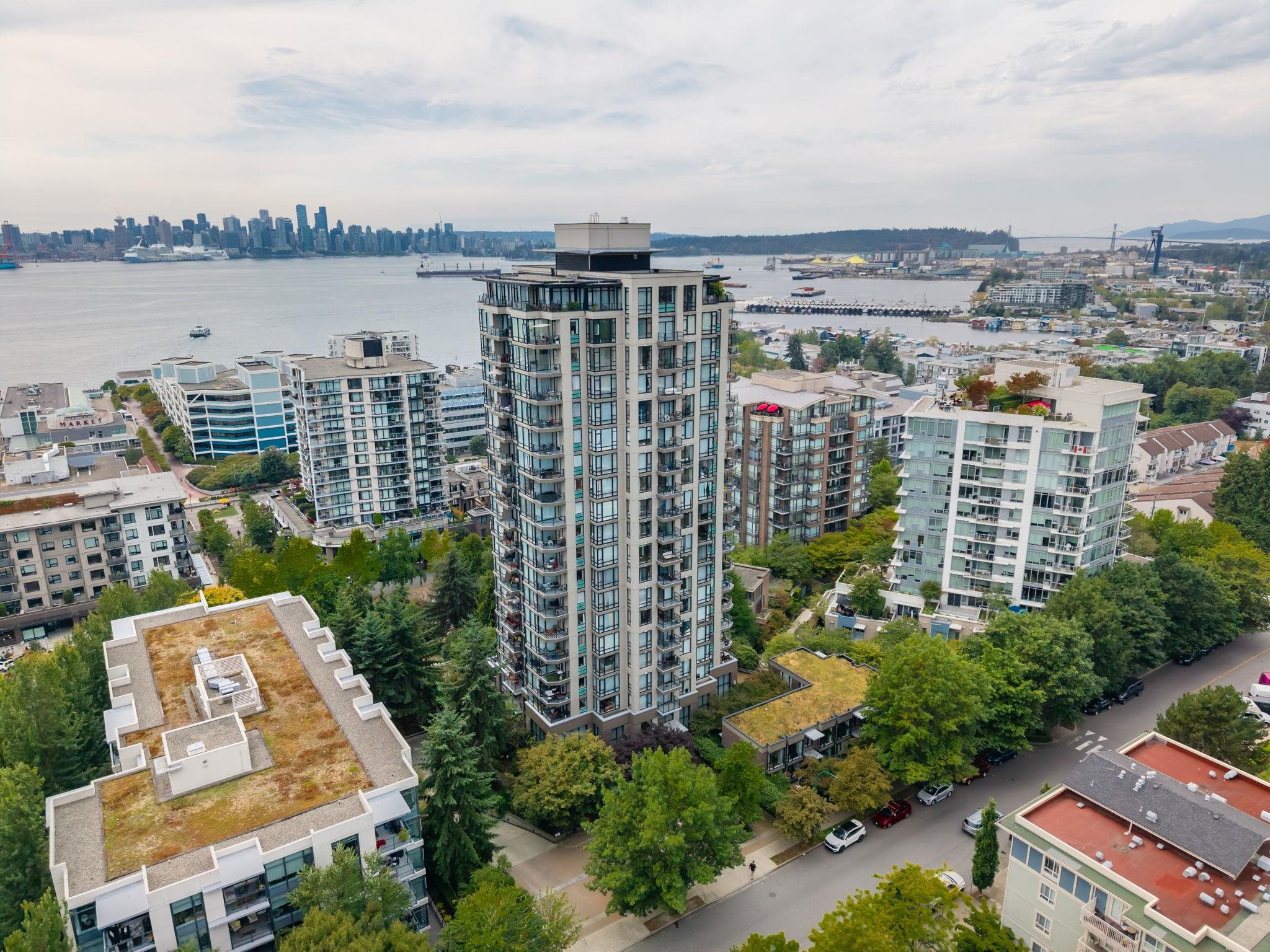 903 151 2ND STREET, R3159203, BC,