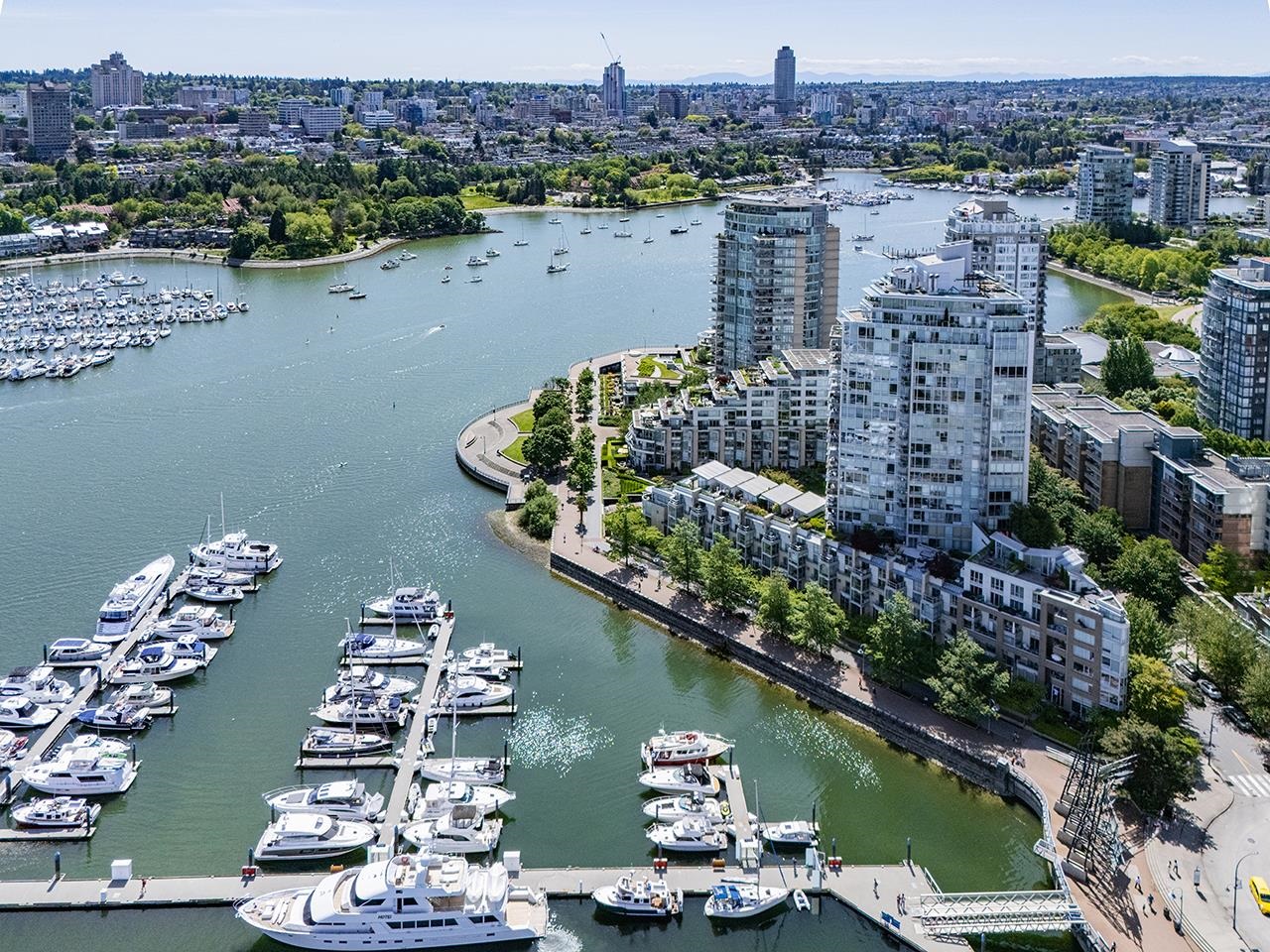 1067 MARINASIDE CRESCENT, Vancouver BC V6Z 3A4, R3159263, BC,