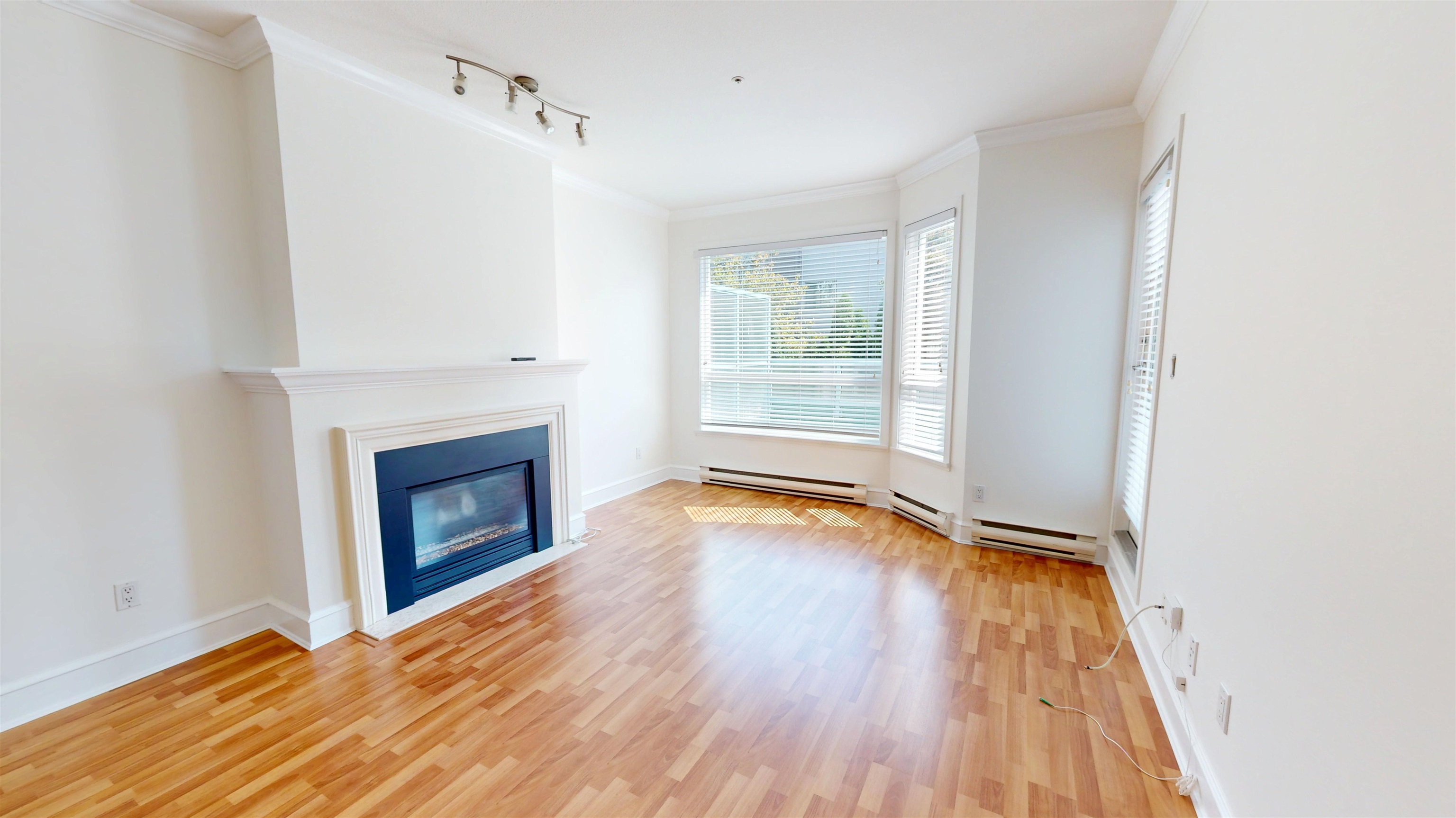 104 8680 LANSDOWNE ROAD, R3159387, BC,